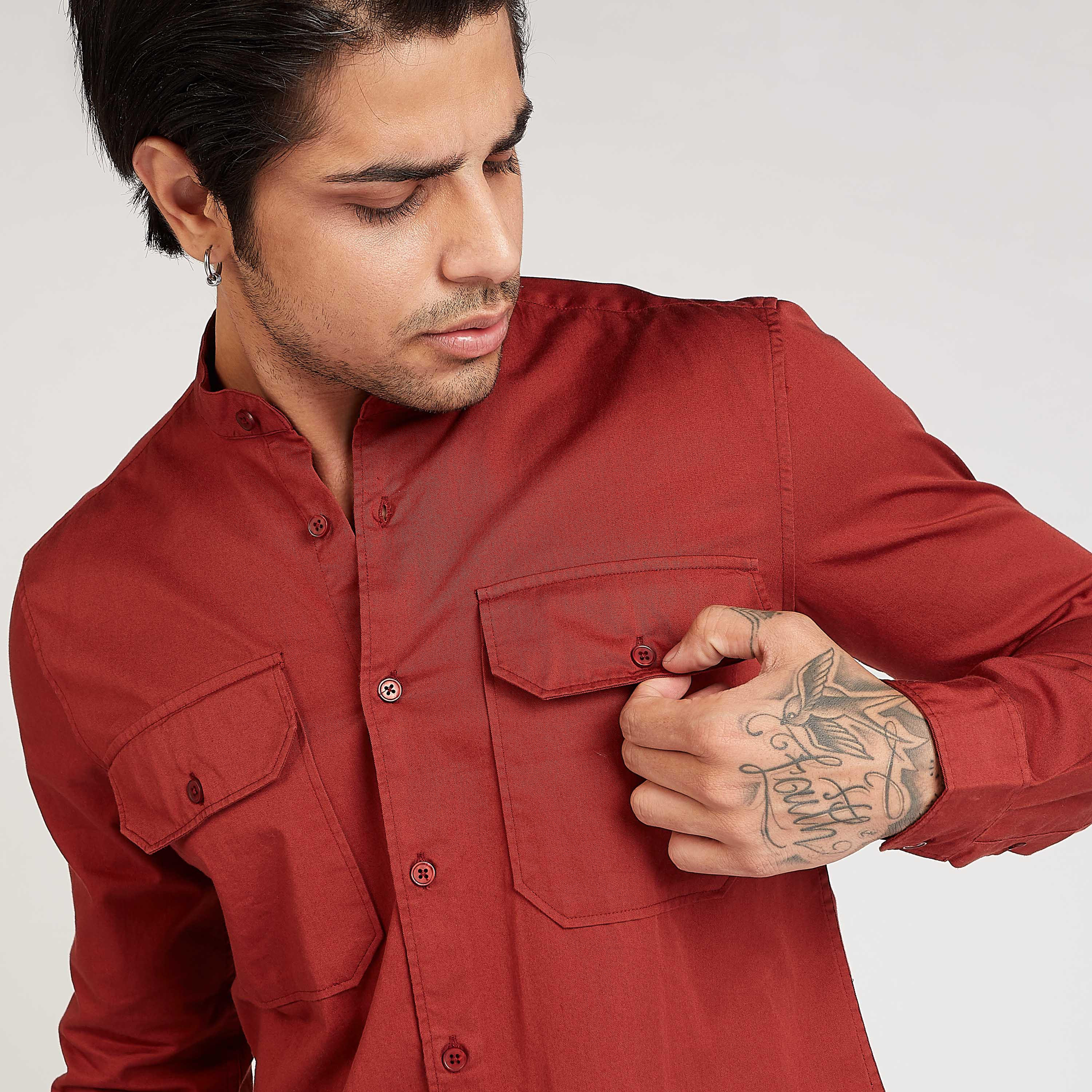 قميص مستدام سادة بياقة عادية وأكمام طويلة من آيكونيك-men-clothing-shirts-image-1