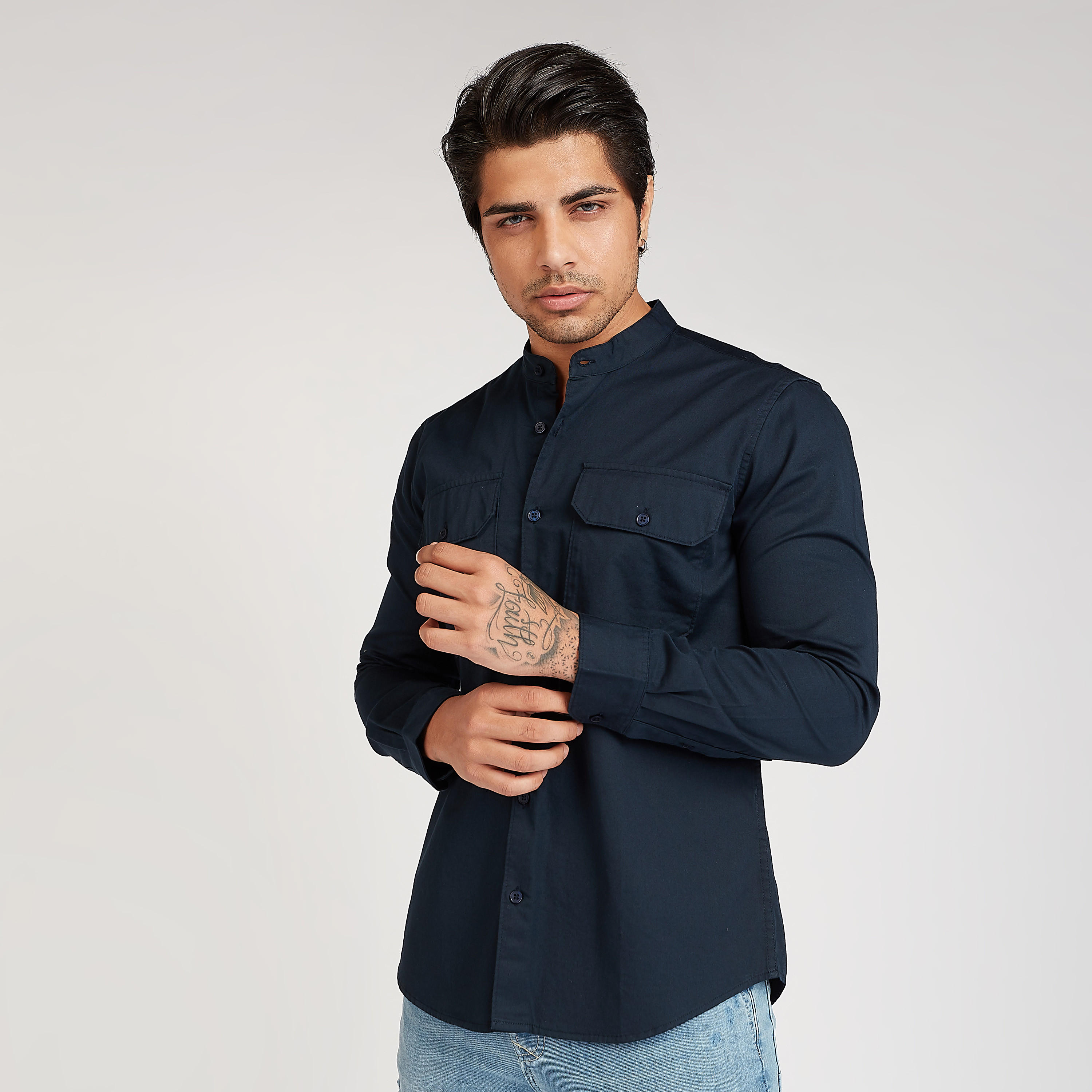 قميص مستدام سادة بياقة عادية وأكمام طويلة من آيكونيك-men-clothing-shirts-image-12