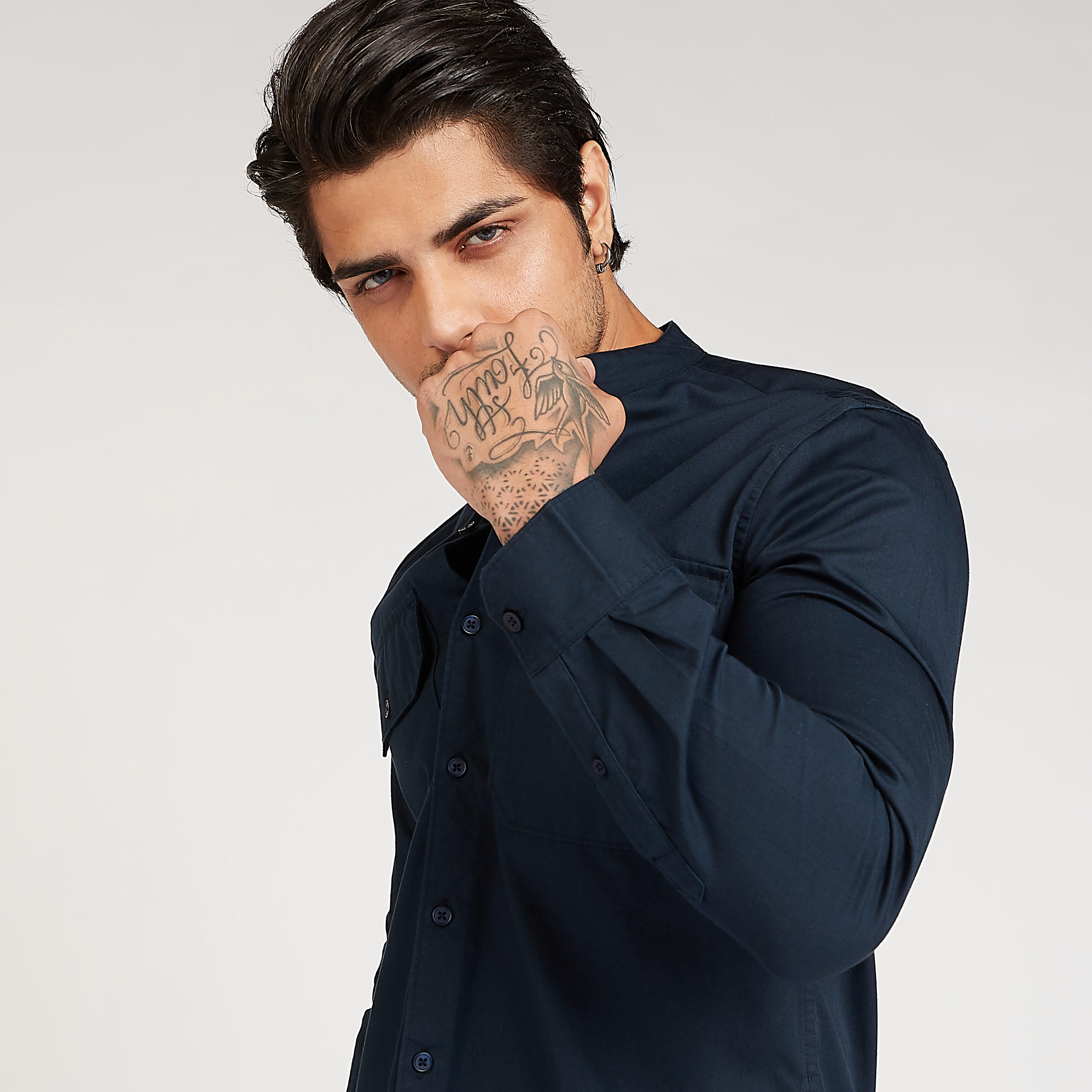 قميص مستدام سادة بياقة عادية وأكمام طويلة من آيكونيك-men-clothing-shirts-image-16