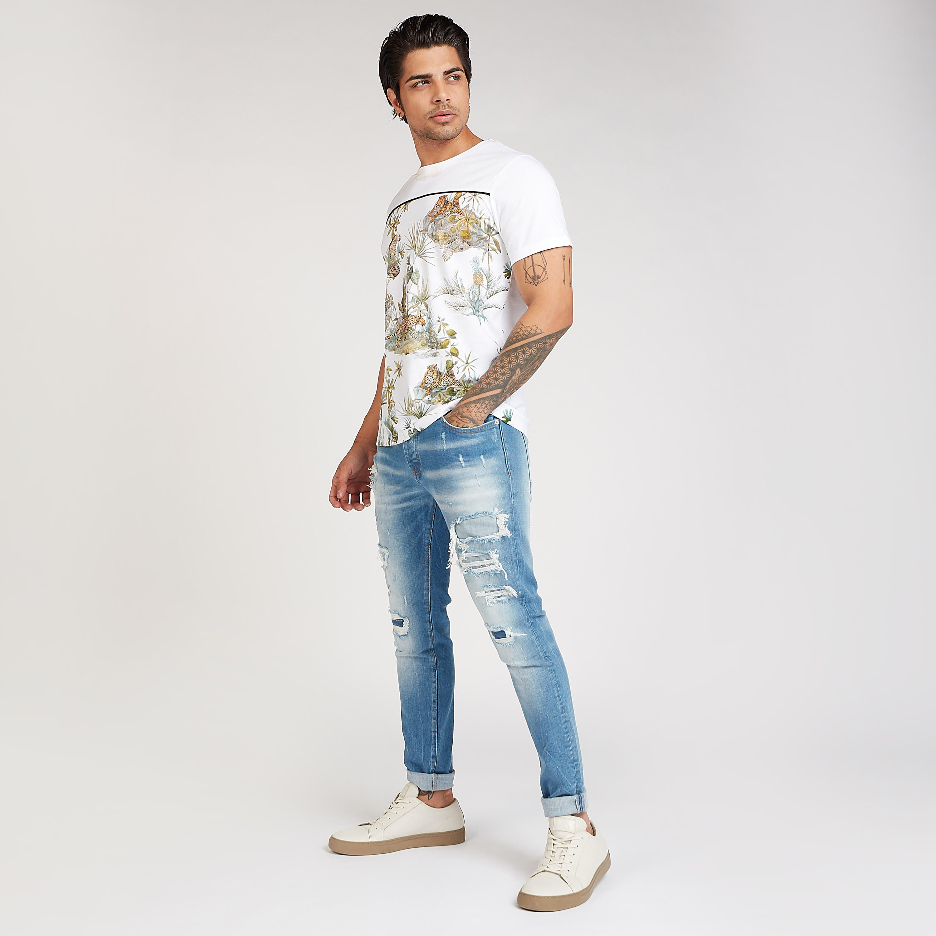تيشيرت مستدام سليم بياقة ضيقة وطبعات من آيكونيك-men-clothing-tshirtsandpolos-tshirts-image-2