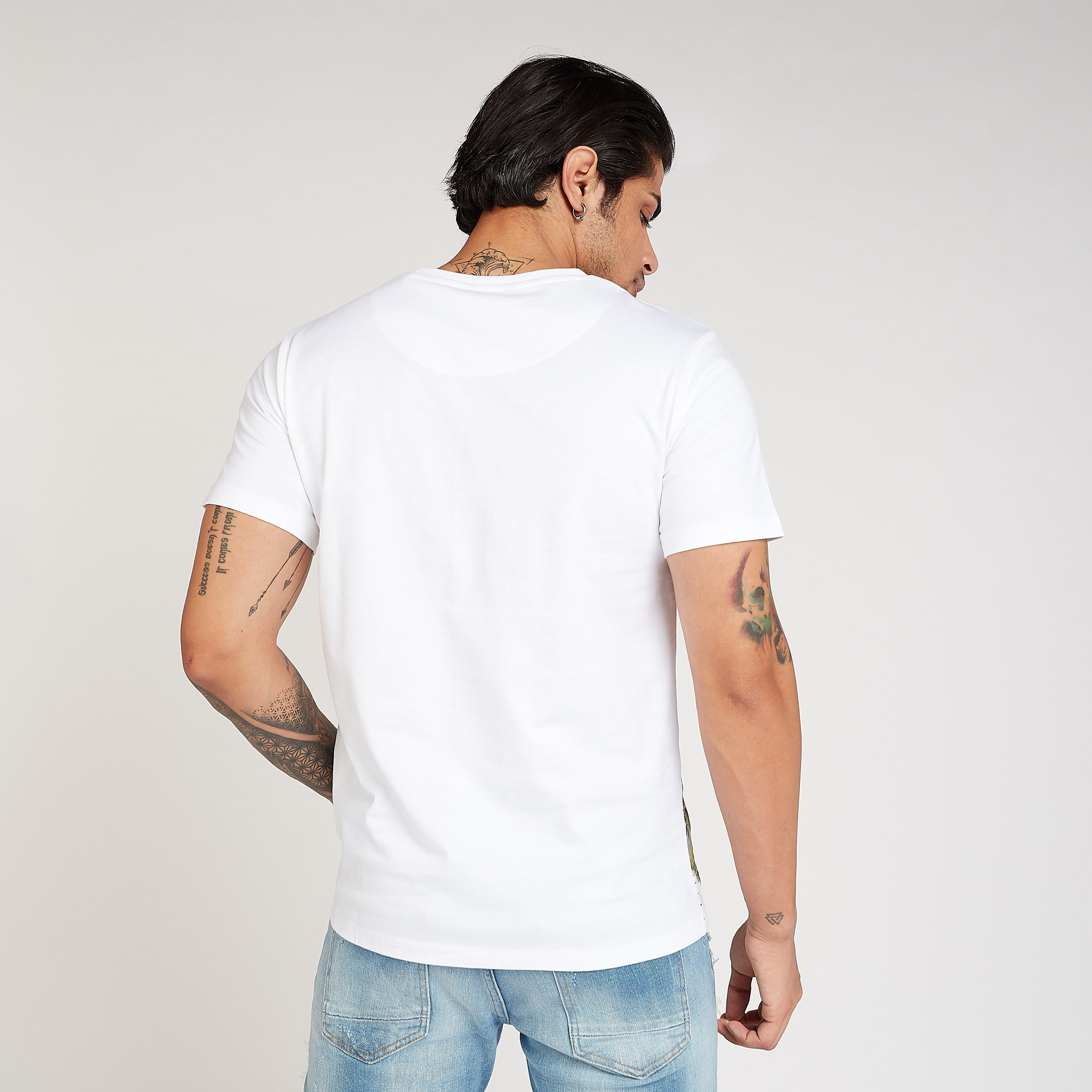 تيشيرت مستدام سليم بياقة ضيقة وطبعات من آيكونيك-men-clothing-tshirtsandpolos-tshirts-image-4