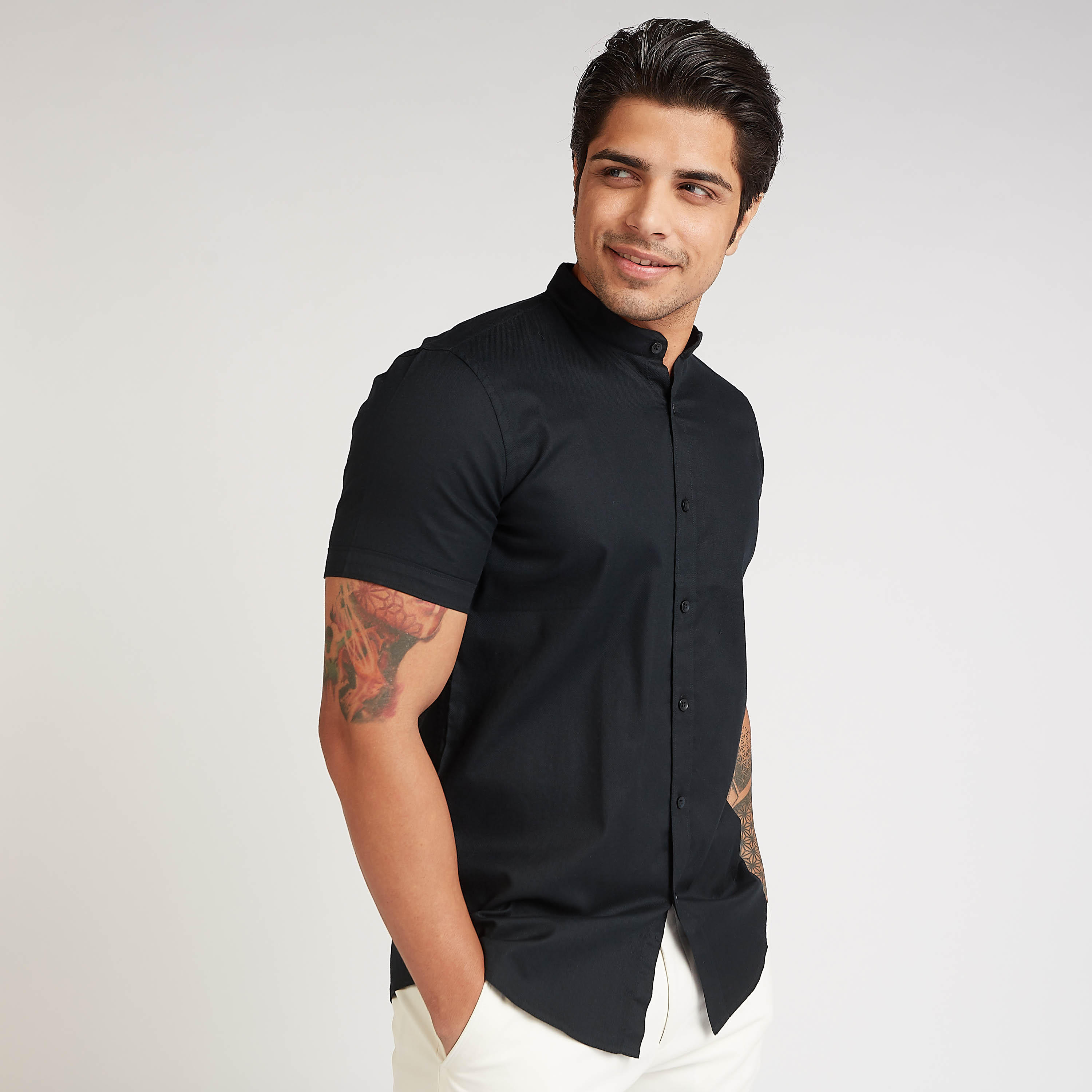 قميص سادة سليم بياقة ماندارين وأكمام قصيرة من آيكونيك-men-clothing-shirts-image-1