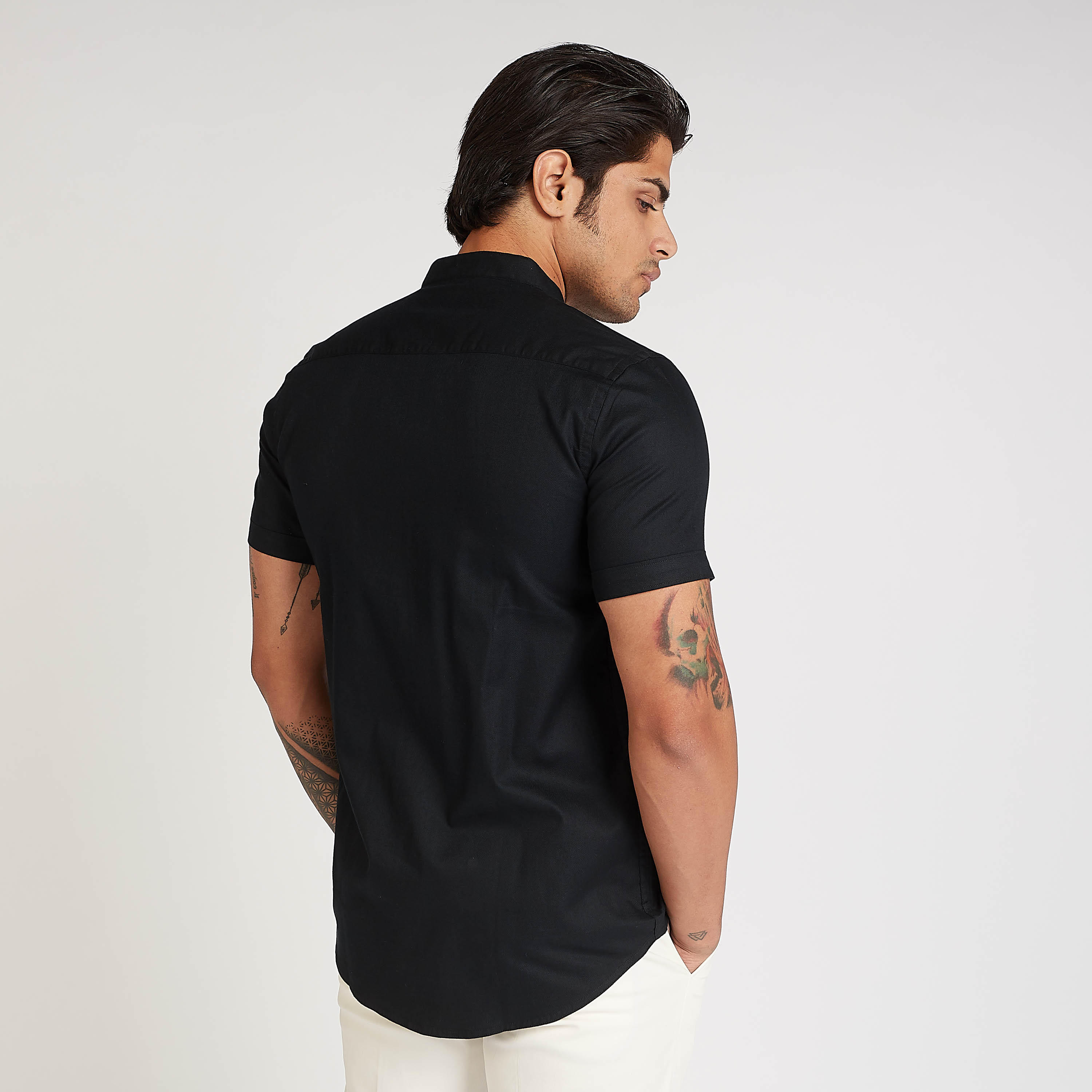 قميص سادة سليم بياقة ماندارين وأكمام قصيرة من آيكونيك-men-clothing-shirts-image-4