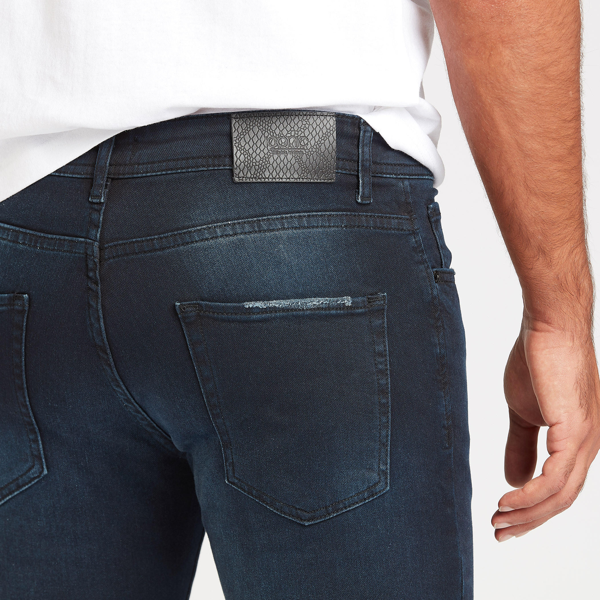 بنطلون جينز سادة سليم بخصر متوسط الارتفاع وجيوب من آيكونيك-men-clothing-bottoms-jeans-image-5