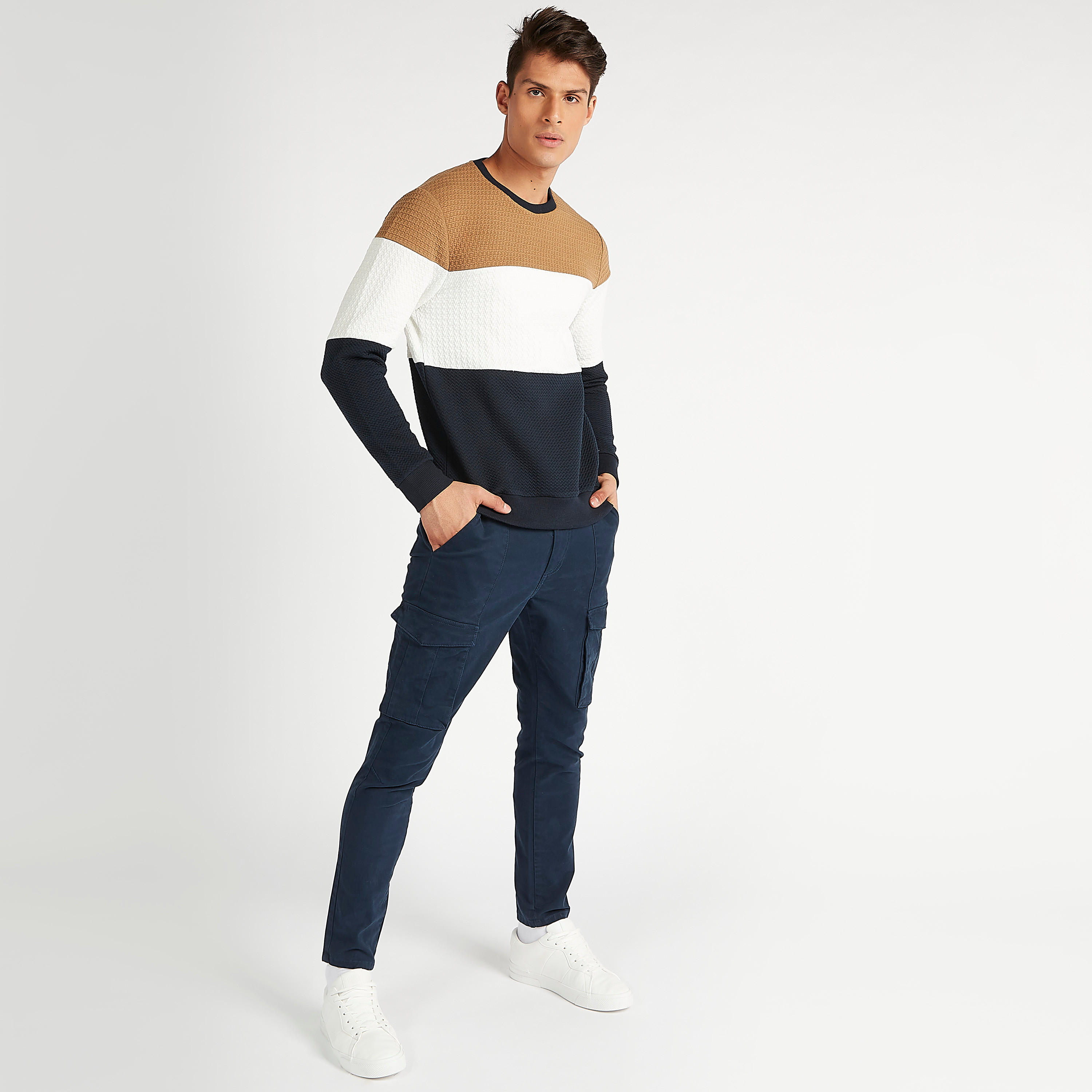 سويت شيرت مستدام بارز الملمس بياقة ضيّقة وأكمام طويلة من أيكونيك-men-winterwear-hoodiesandsweatshirts-image-2