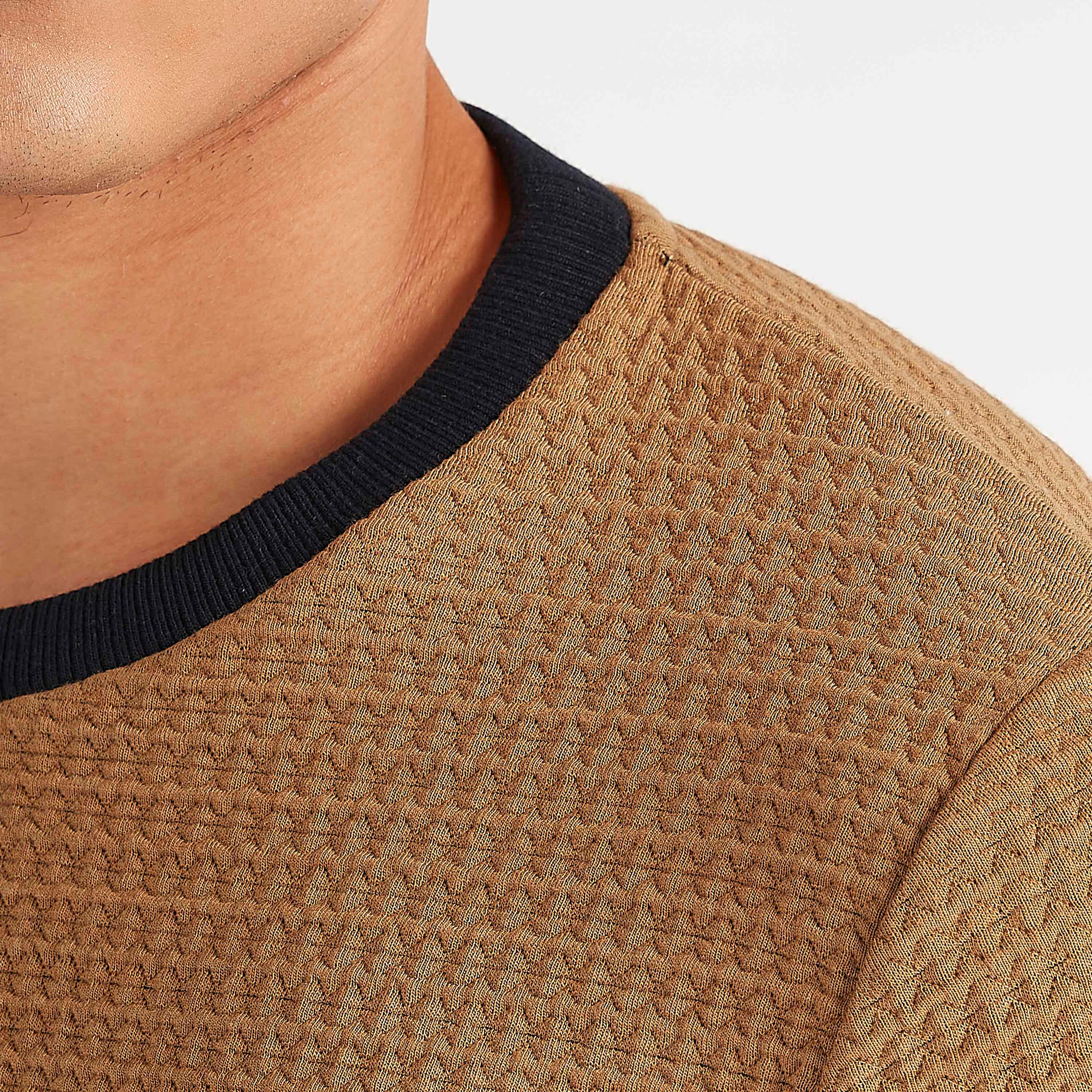 سويت شيرت مستدام بارز الملمس بياقة ضيّقة وأكمام طويلة من أيكونيك-men-winterwear-hoodiesandsweatshirts-image-6