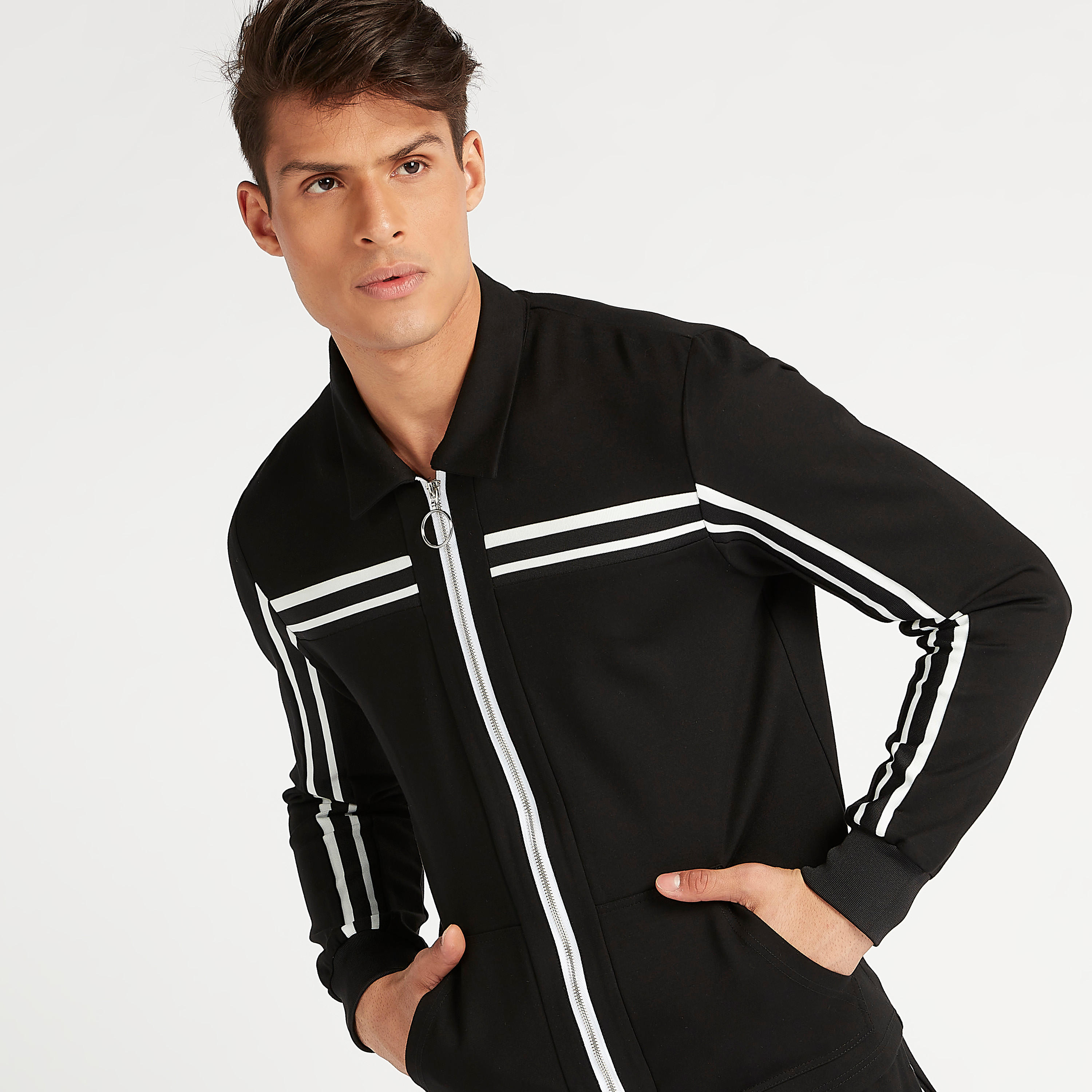 جاكيت مستدام بسحّاب وتفاصيل مخطّطة وجيوب من آيكونيك-men-clothing-jacketsandblazers-jackets-image-1
