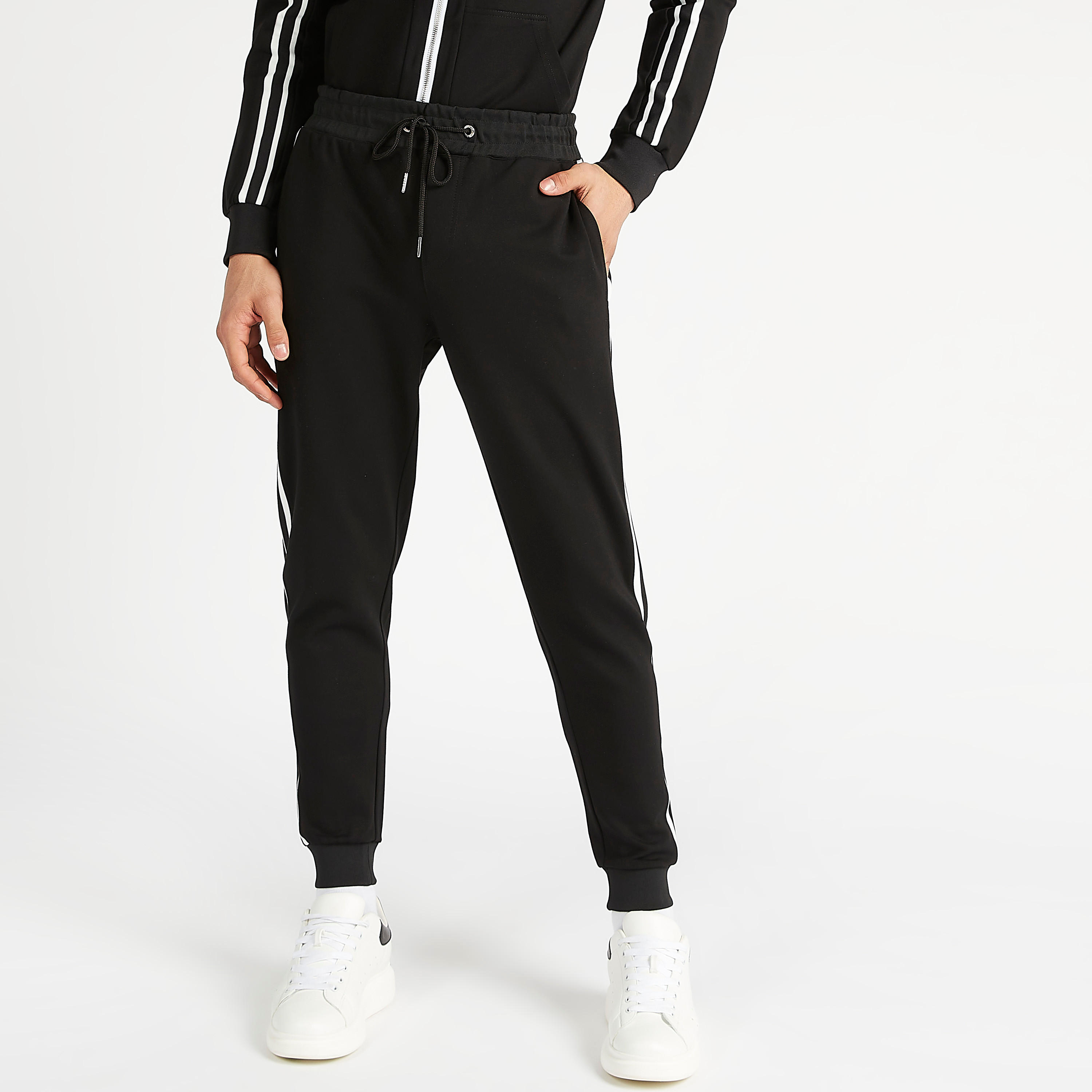 بنطلون رياضي مستدام بخصر فليكسي مع تفاصيل شريطة وجيوب من آيكونيك-men-clothing-bottoms-joggers-image-1