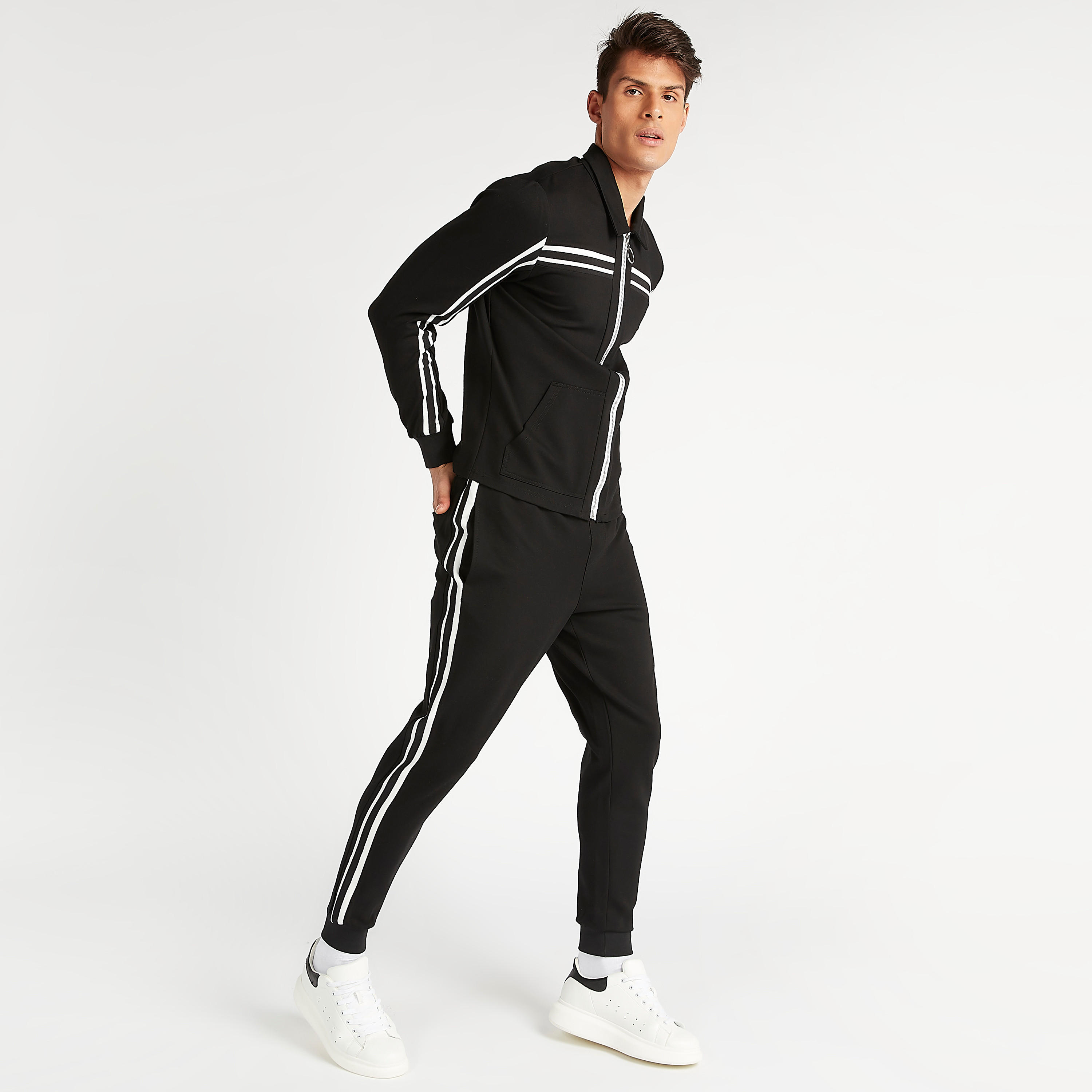 بنطلون رياضي مستدام بخصر فليكسي مع تفاصيل شريطة وجيوب من آيكونيك-men-clothing-bottoms-joggers-image-2