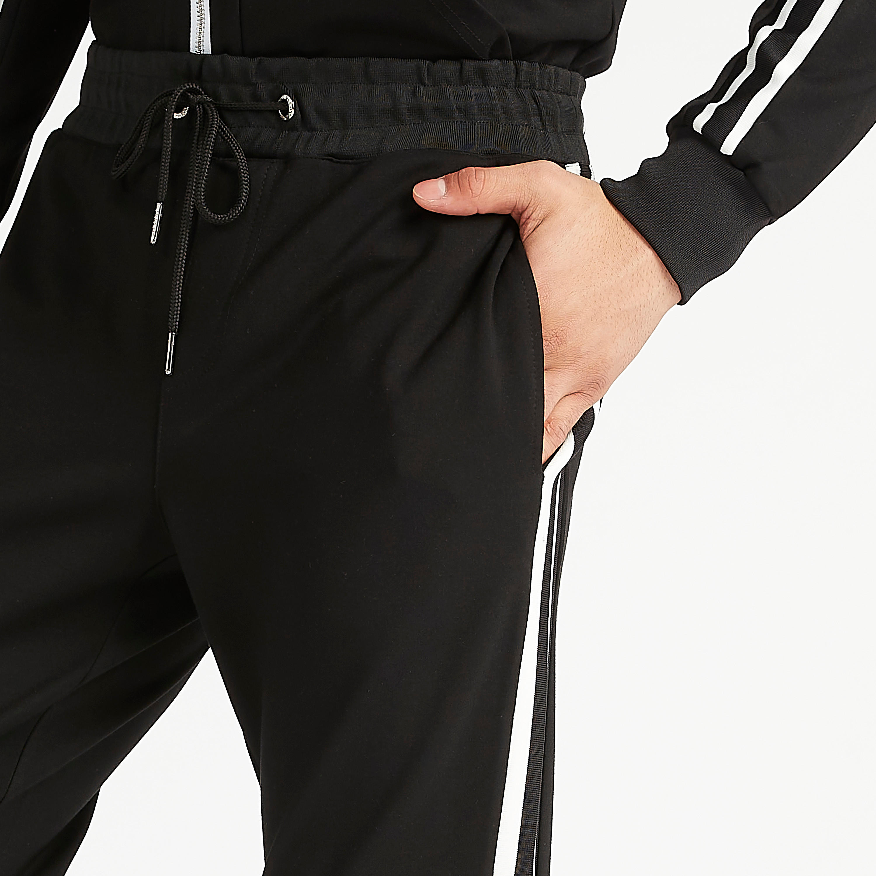 بنطلون رياضي مستدام بخصر فليكسي مع تفاصيل شريطة وجيوب من آيكونيك-men-clothing-bottoms-joggers-image-3