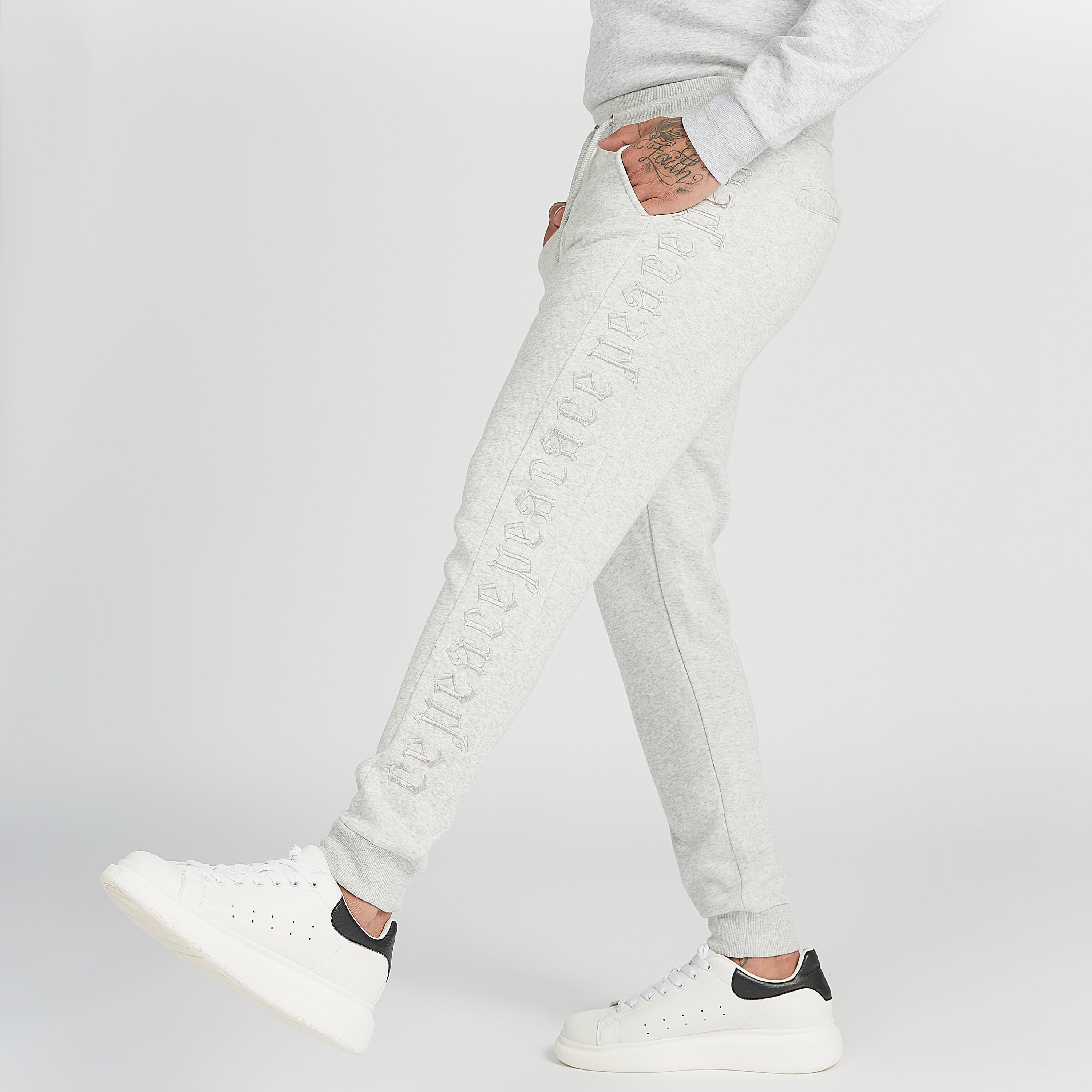 بنطلون رياضي مستدام مطرز برباط للإغلاق من آيكونيك-men-clothing-bottoms-joggers-image-1