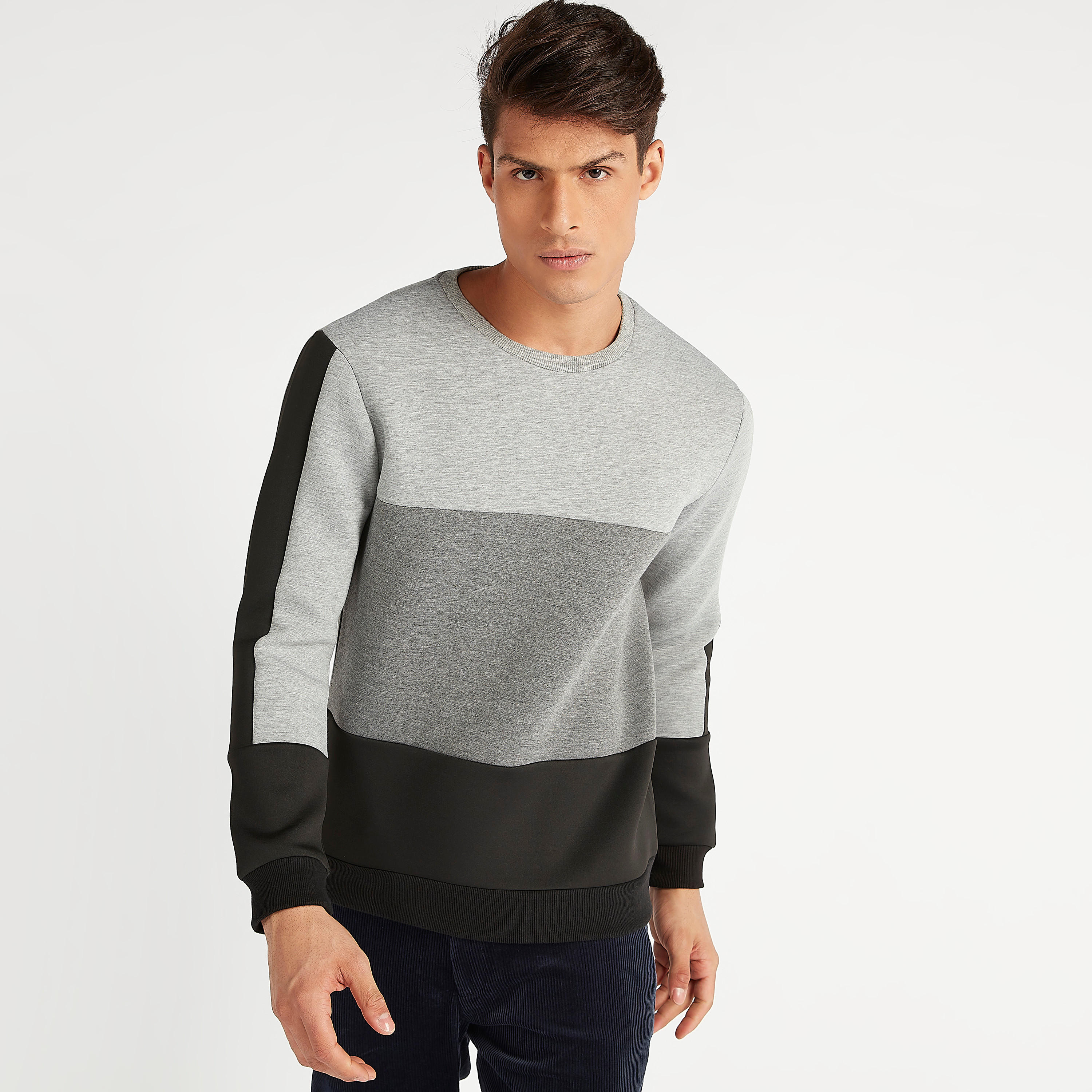 سويت شيرت بتصاميم مغايرة وأكمام طويلة وياقة ضيّقة من آيكونيك-men-winterwear-hoodiesandsweatshirts-image-1