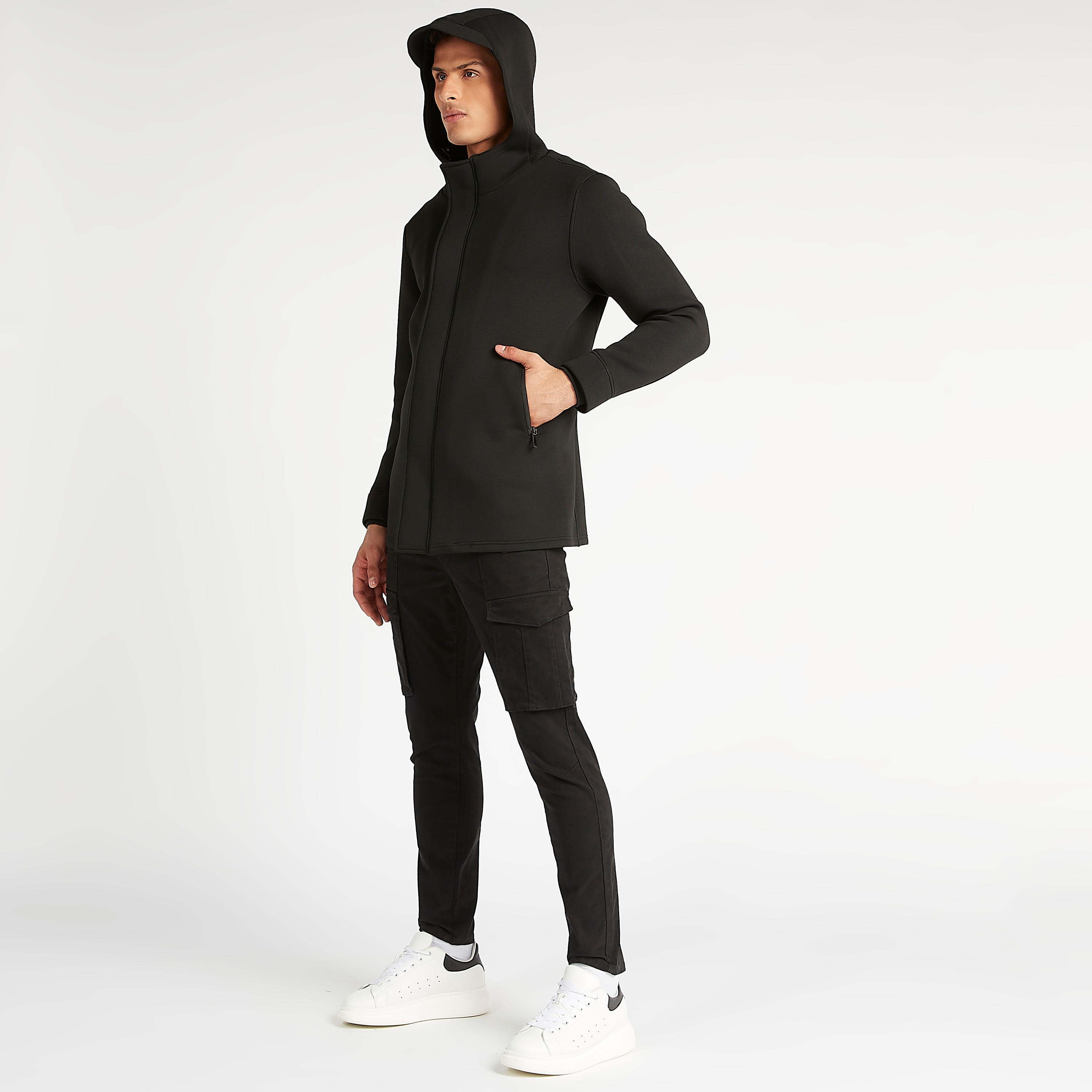 جاكيت بقبّعة وسحّاب وأكمام طويلة وجيوب من آيكونيك-men-clothing-jacketsandblazers-jackets-image-1