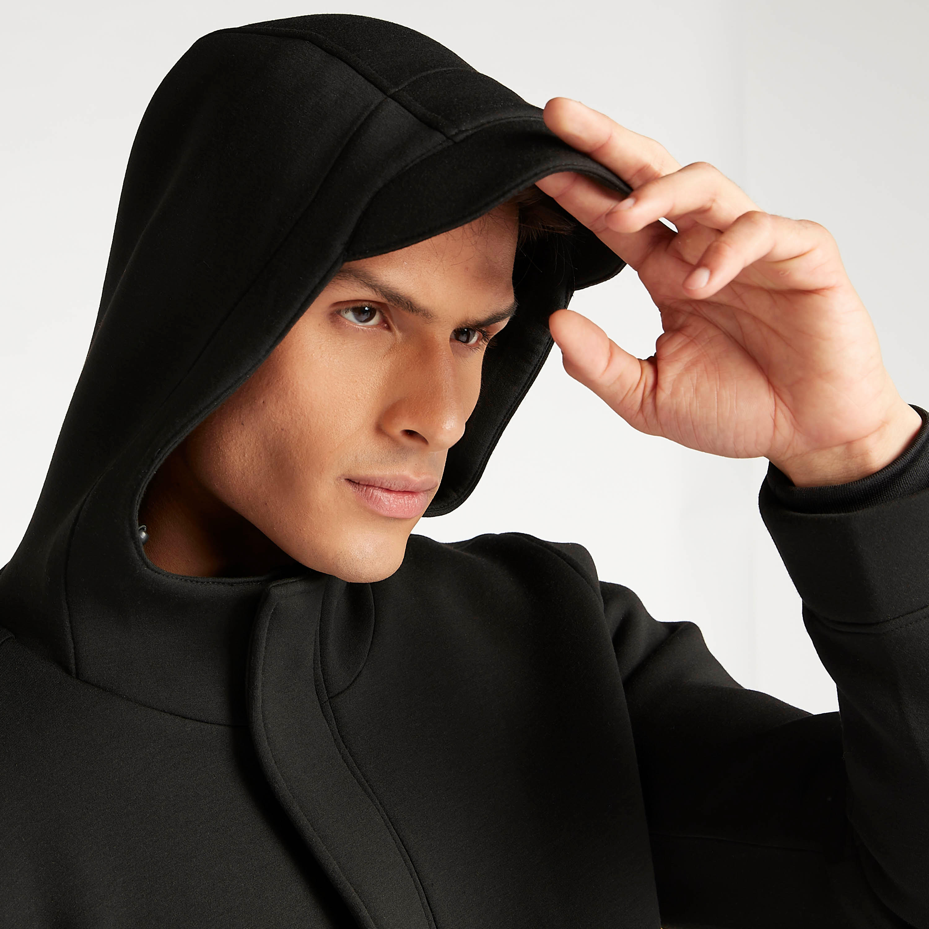 جاكيت بقبّعة وسحّاب وأكمام طويلة وجيوب من آيكونيك-men-clothing-jacketsandblazers-jackets-image-2