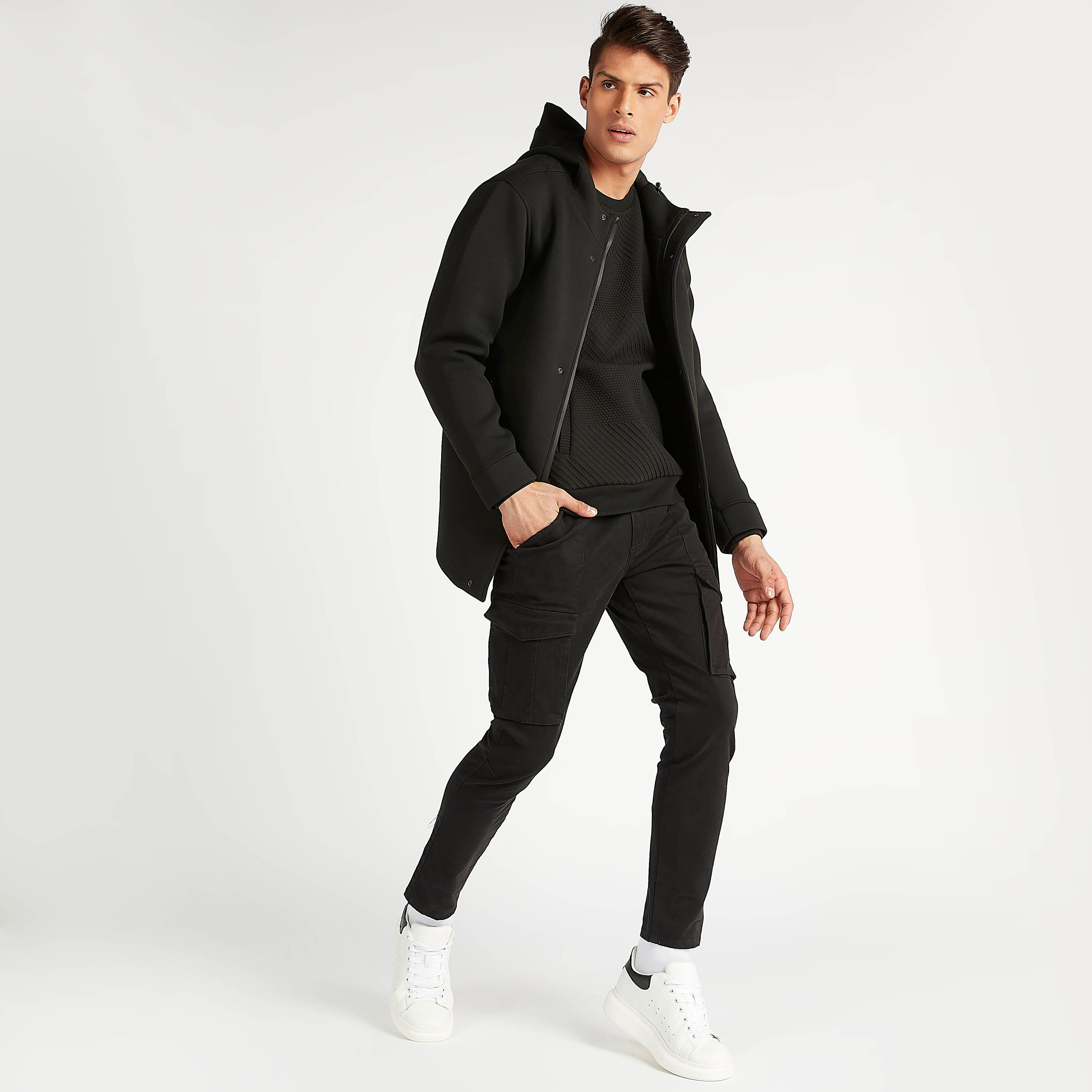 جاكيت بقبّعة وسحّاب وأكمام طويلة وجيوب من آيكونيك-men-clothing-jacketsandblazers-jackets-image-4