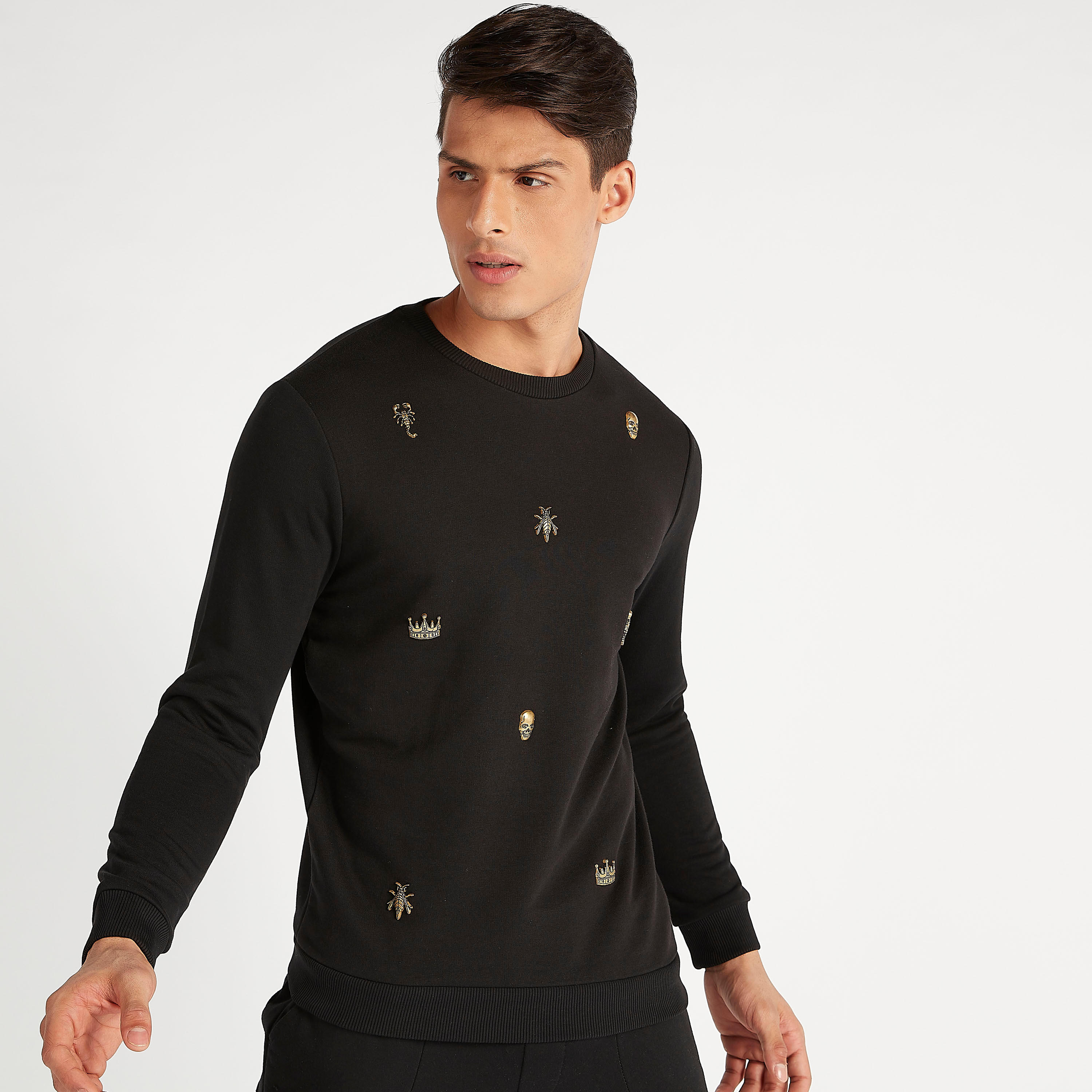 سويت شيرت بياقة ضيقة وأكمام طويلة وتفاصيل مزخرفة من آيكونيك-men-winterwear-hoodiesandsweatshirts-image-1