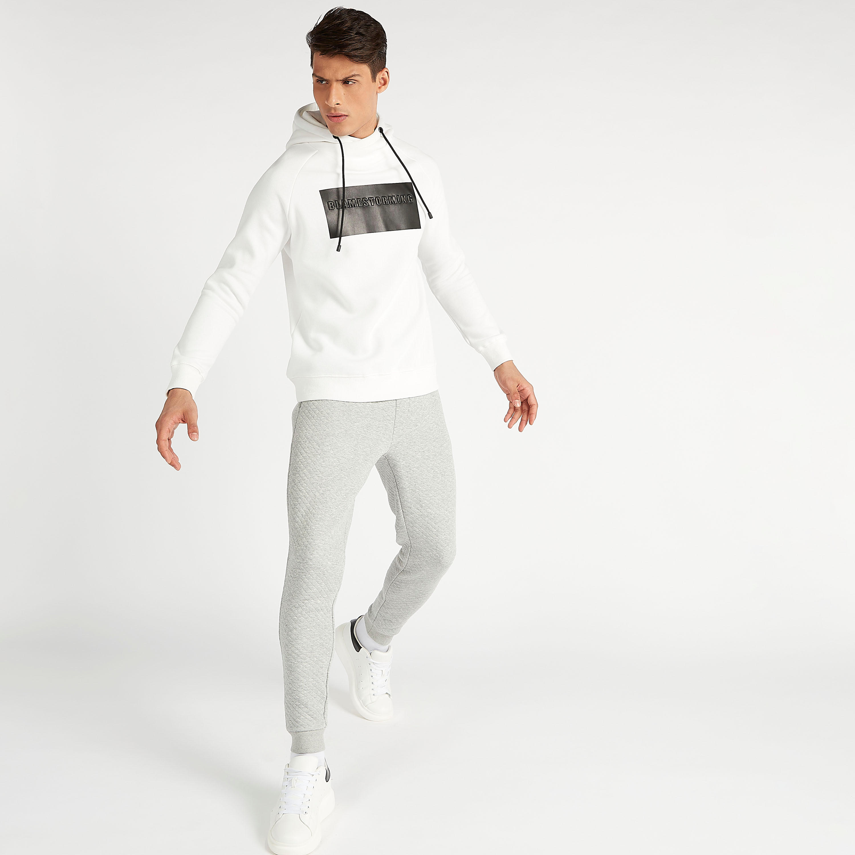 هودي مستدام بأكمام طويلة وطبعات من آيكونيك-men-winterwear-hoodiesandsweatshirts-image-2