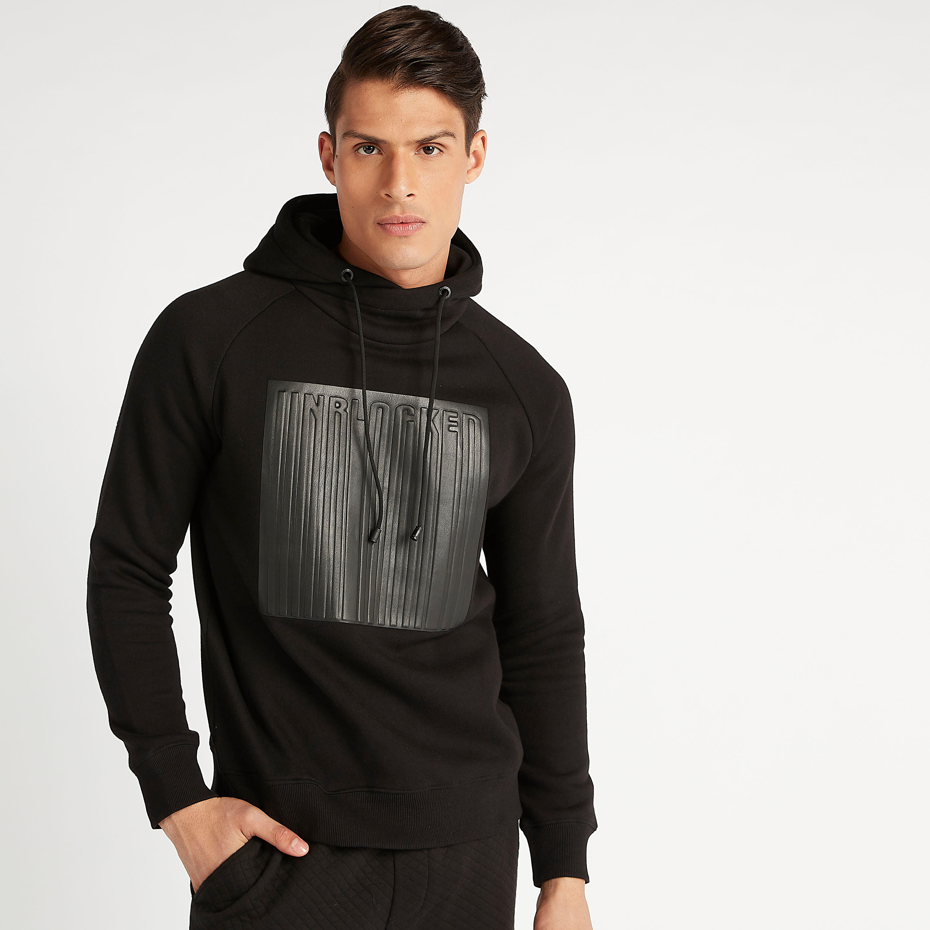 هودي مستدام بأكمام طويلة وطبعات من آيكونيك-men-winterwear-hoodiesandsweatshirts-image-1