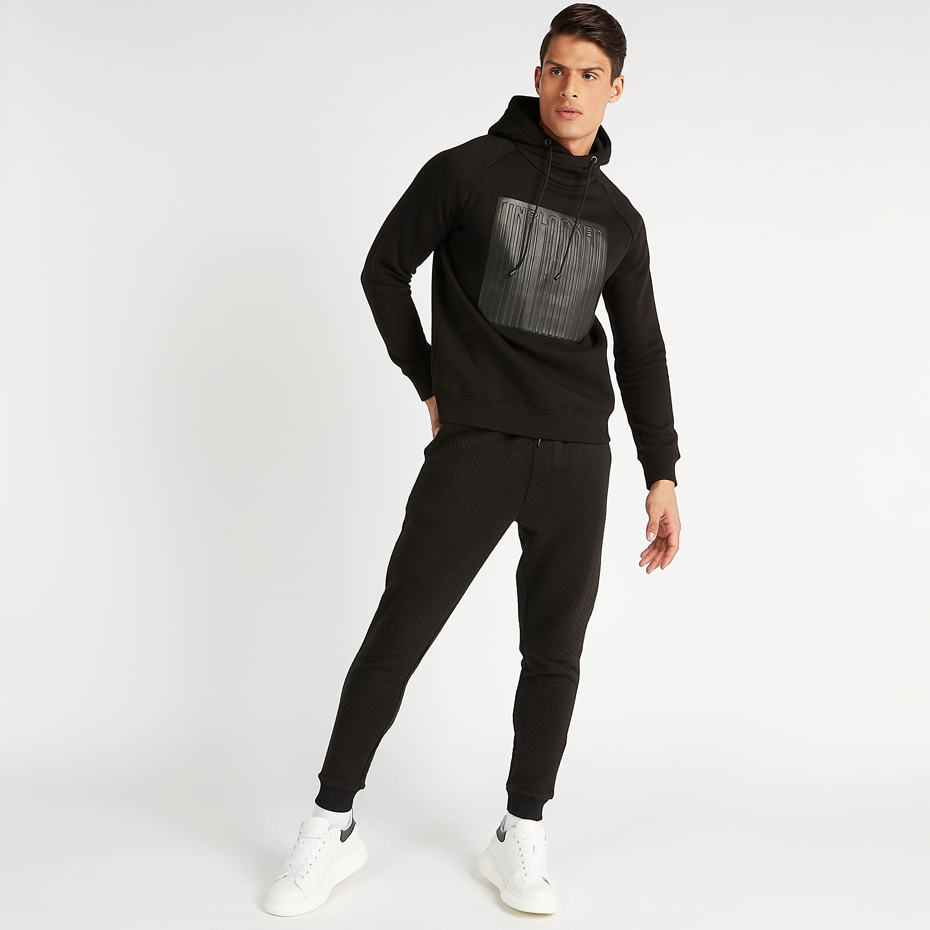 هودي مستدام بأكمام طويلة وطبعات من آيكونيك-men-winterwear-hoodiesandsweatshirts-image-2