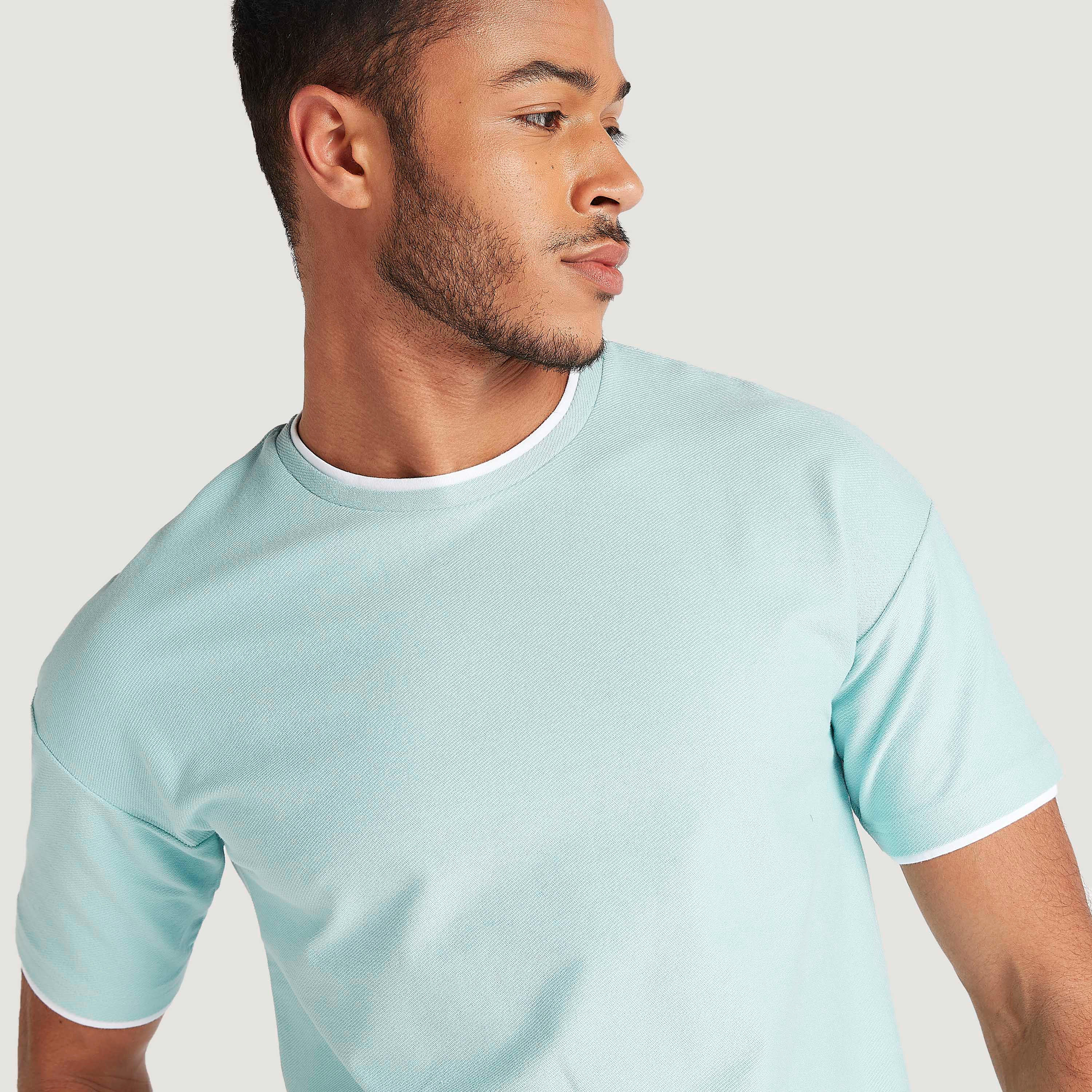 تيشيرت سادة بياقة ضيّقة وأكمام قصيرة من آيكونيك-men-clothing-tshirtsandpolos-tshirts-image-3