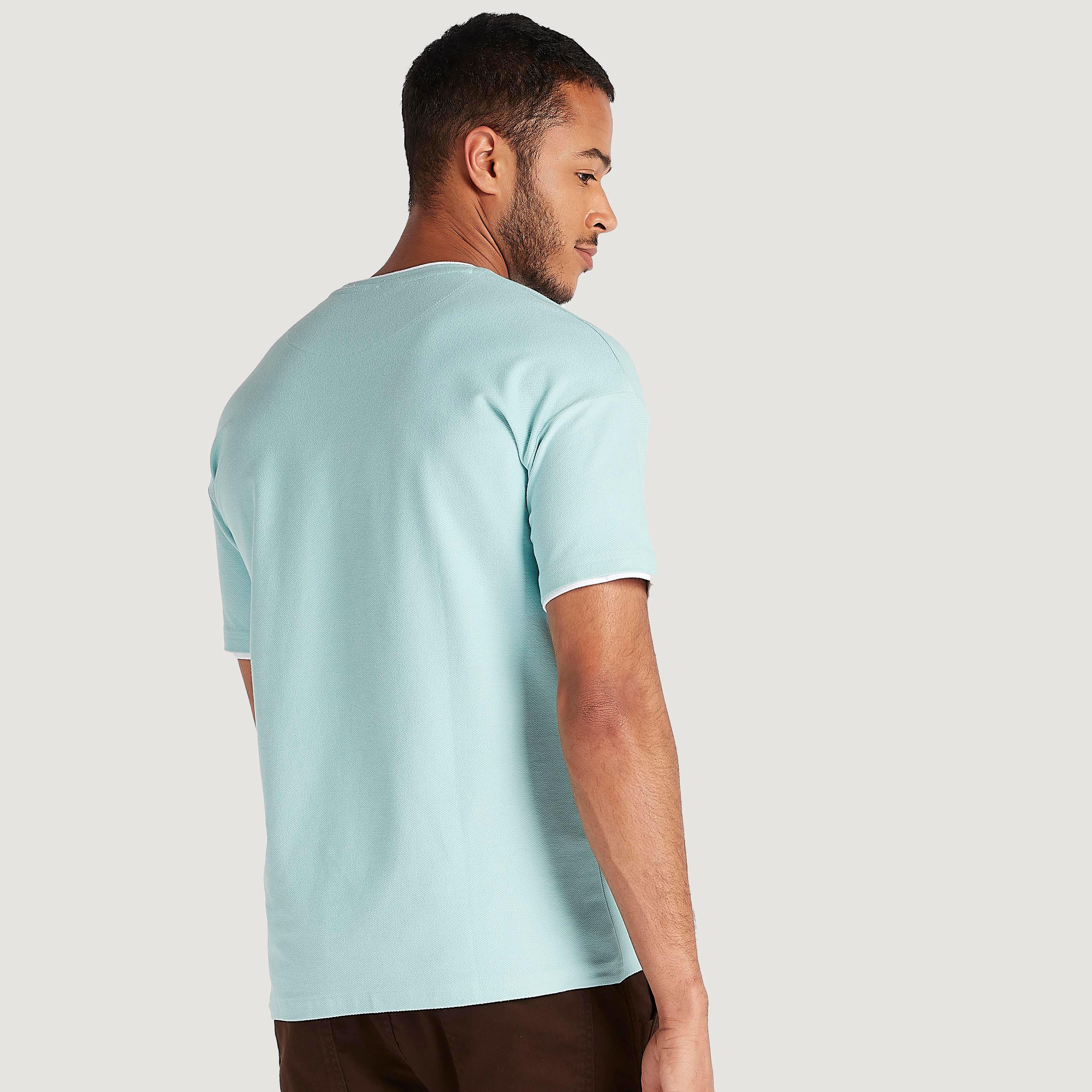 تيشيرت سادة بياقة ضيّقة وأكمام قصيرة من آيكونيك-men-clothing-tshirtsandpolos-tshirts-image-2