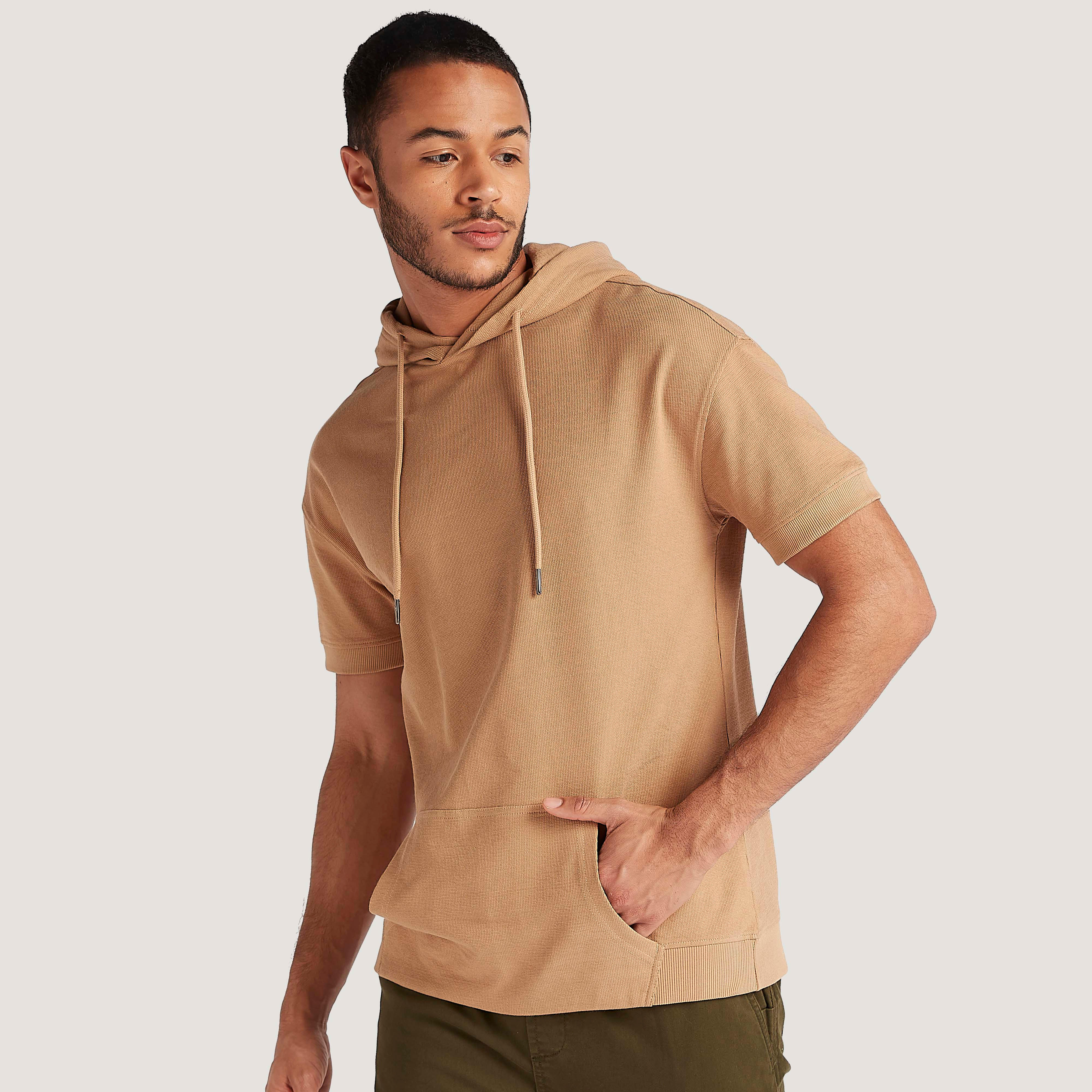 هودي  بأكمام قصيرة وجيوب كنغر من آيكونيك-men-winterwear-hoodiesandsweatshirts-image-1