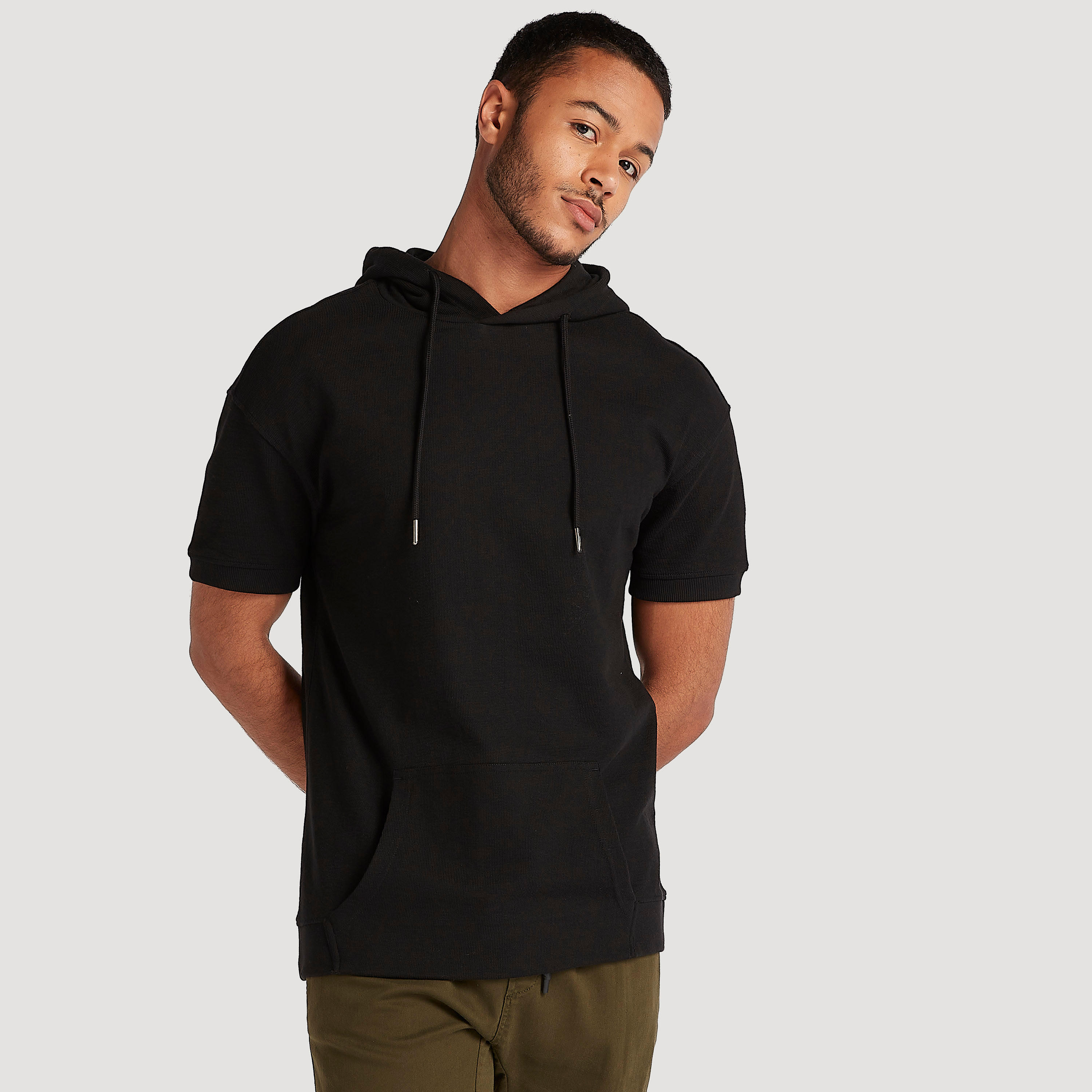 هودي  بأكمام قصيرة وجيوب كنغر من آيكونيك-men-winterwear-hoodiesandsweatshirts-image-6