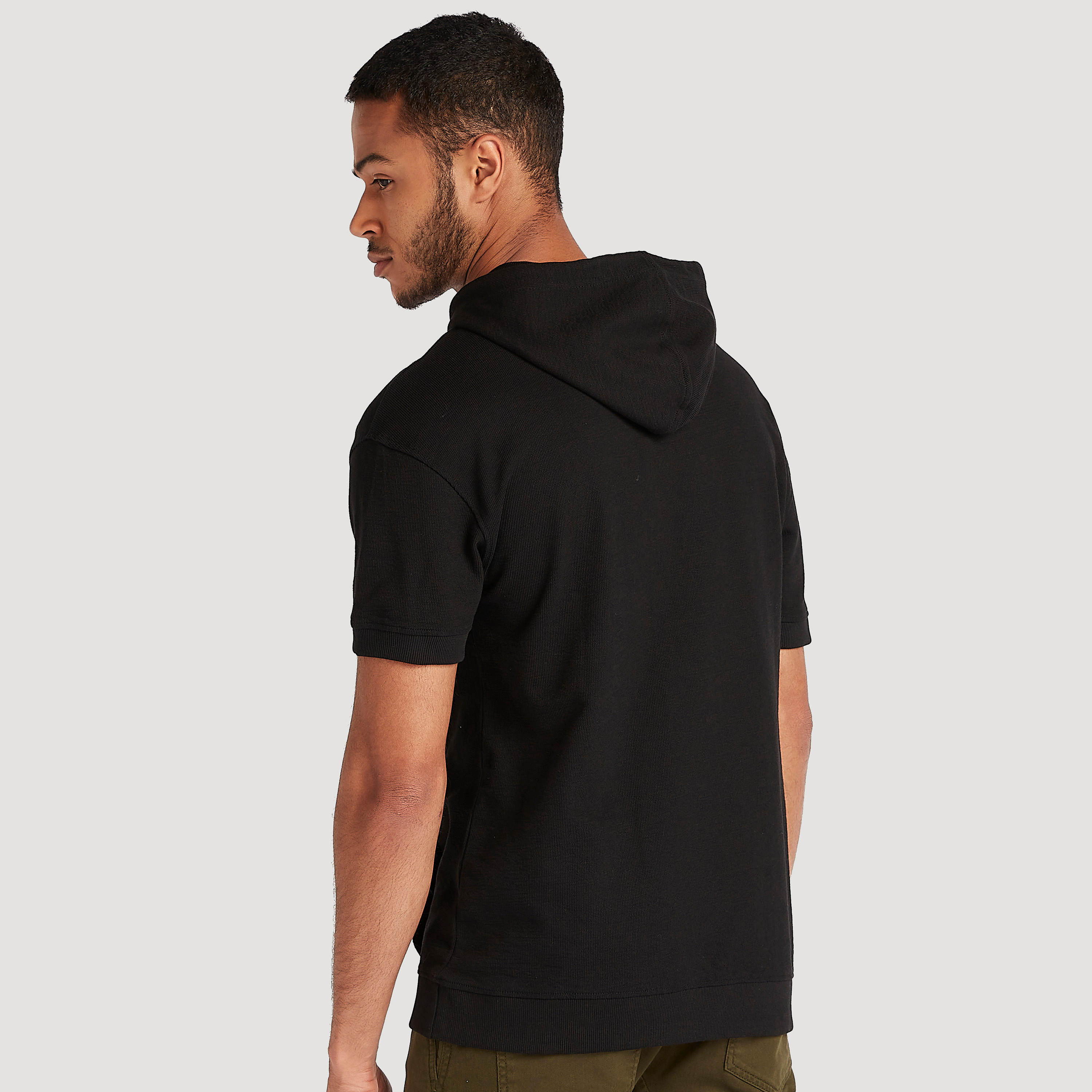 هودي  بأكمام قصيرة وجيوب كنغر من آيكونيك-men-winterwear-hoodiesandsweatshirts-image-9
