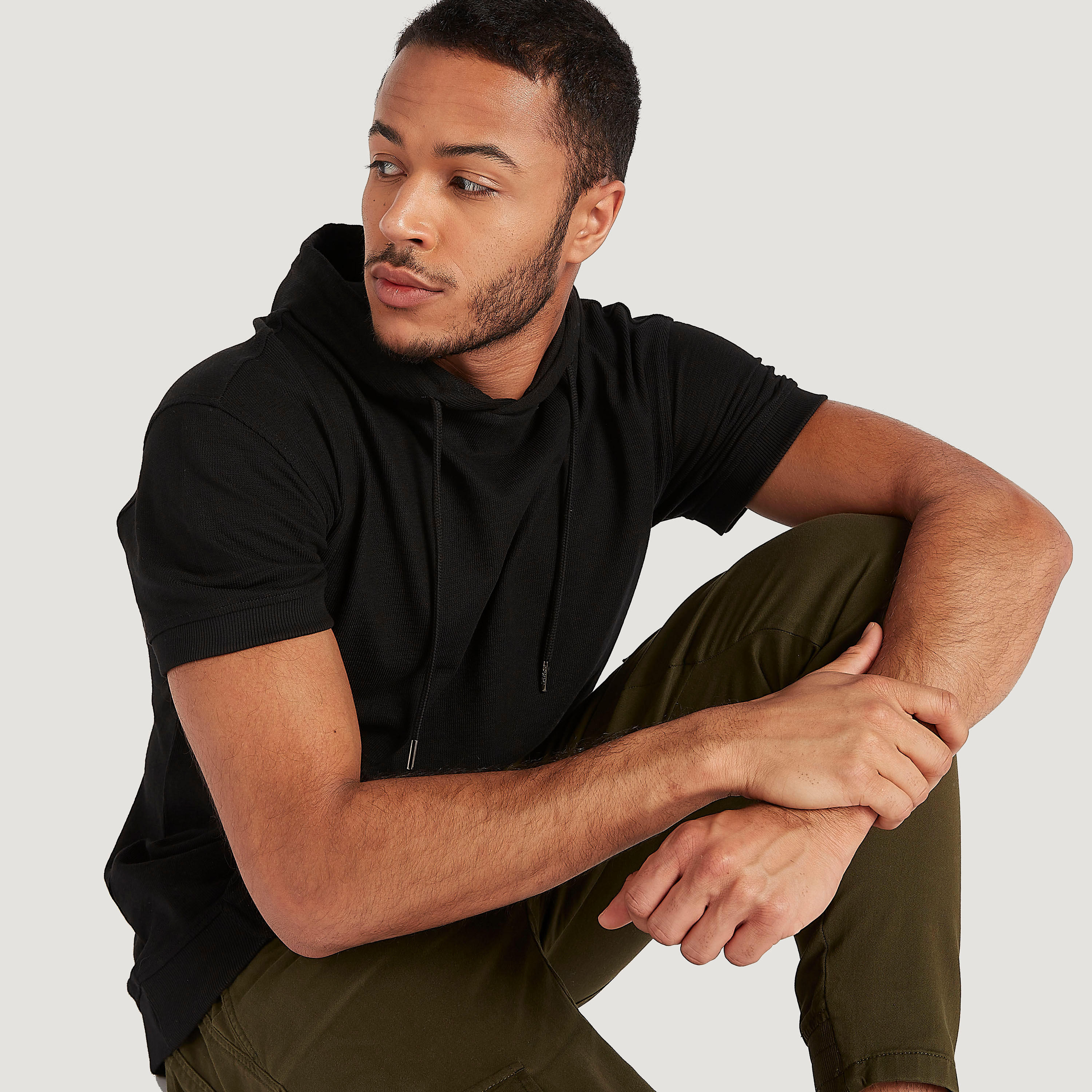 هودي  بأكمام قصيرة وجيوب كنغر من آيكونيك-men-winterwear-hoodiesandsweatshirts-image-10