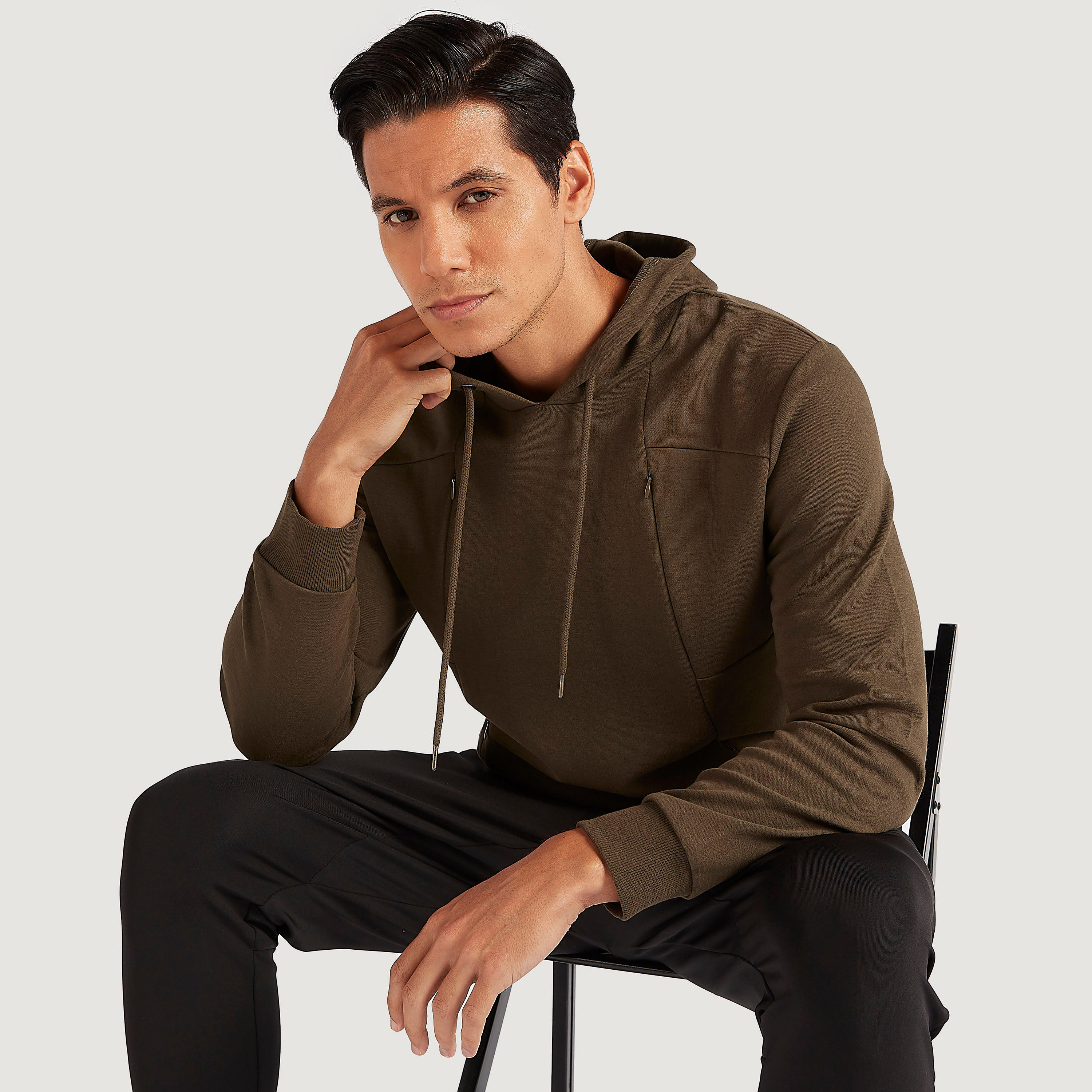 هودي سادة بسحّاب وأكمام طويلة وجيوب من آيكونيك-men-winterwear-hoodiesandsweatshirts-image-1
