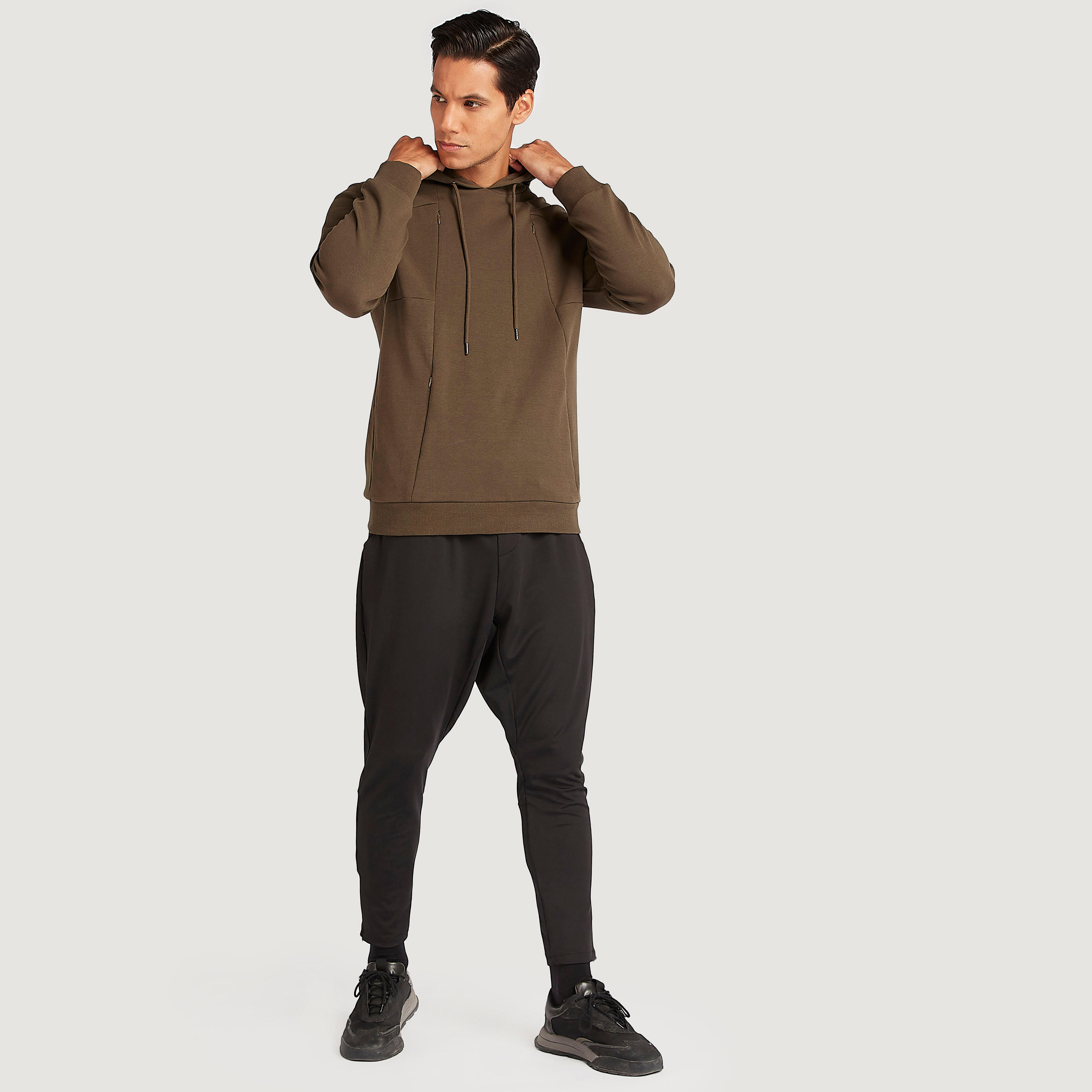 هودي سادة بسحّاب وأكمام طويلة وجيوب من آيكونيك-men-winterwear-hoodiesandsweatshirts-image-2