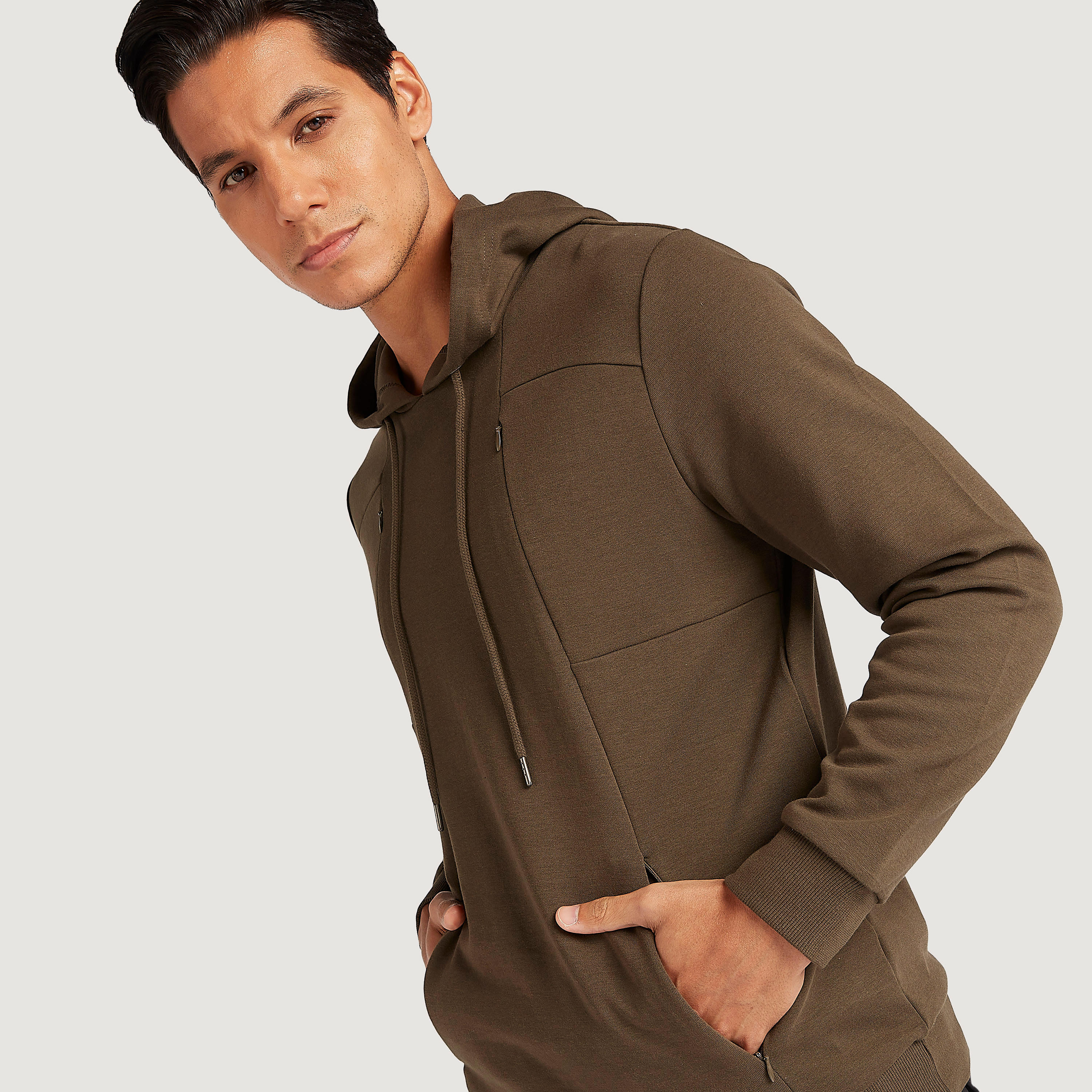 هودي سادة بسحّاب وأكمام طويلة وجيوب من آيكونيك-men-winterwear-hoodiesandsweatshirts-image-3