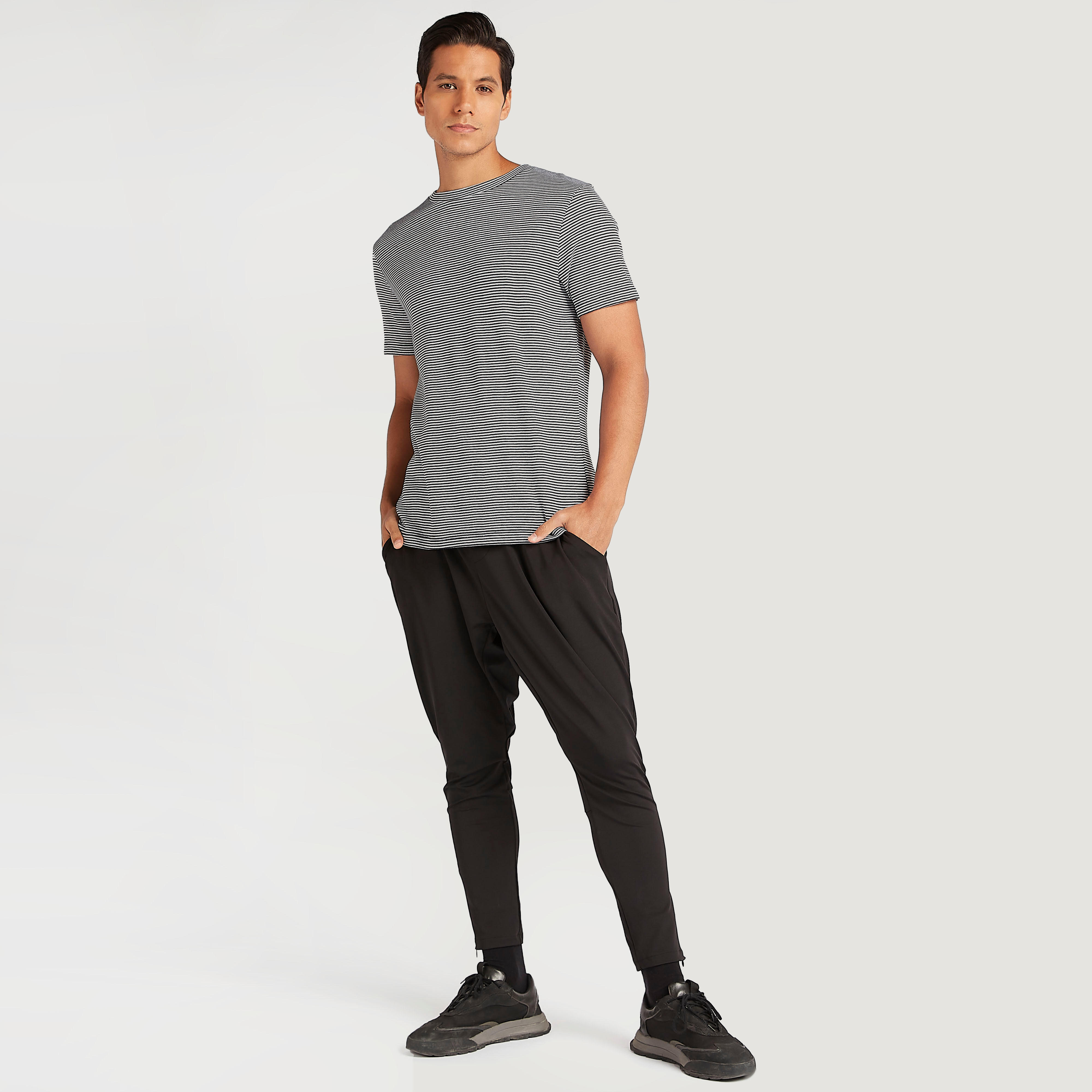 تيشيرت مقلّم بياقة ضيّقة وأكمام قصيرة من بوسيني-men-clothing-tshirtsandpolos-tshirts-image-2