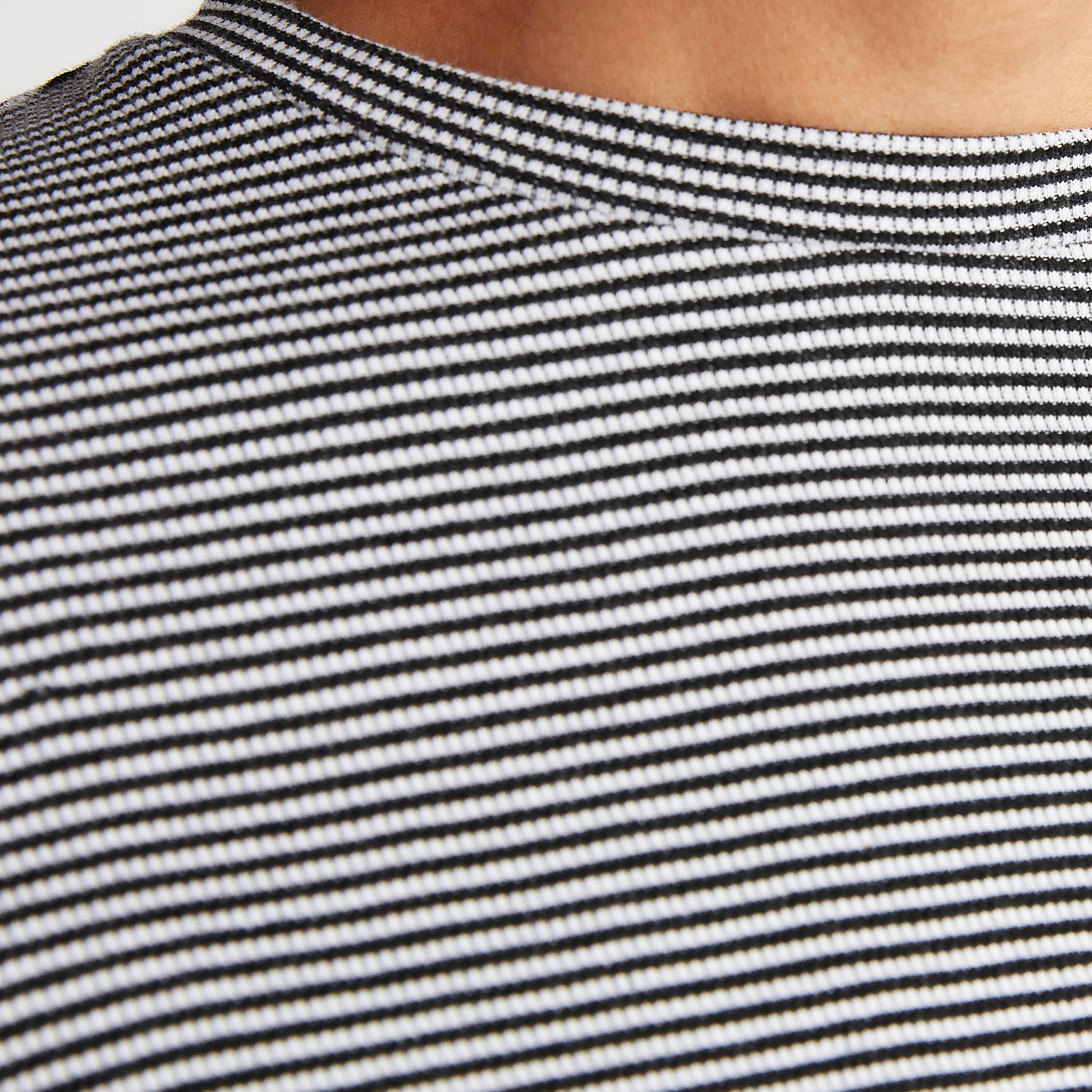 تيشيرت مقلّم بياقة ضيّقة وأكمام قصيرة من بوسيني-men-clothing-tshirtsandpolos-tshirts-image-5