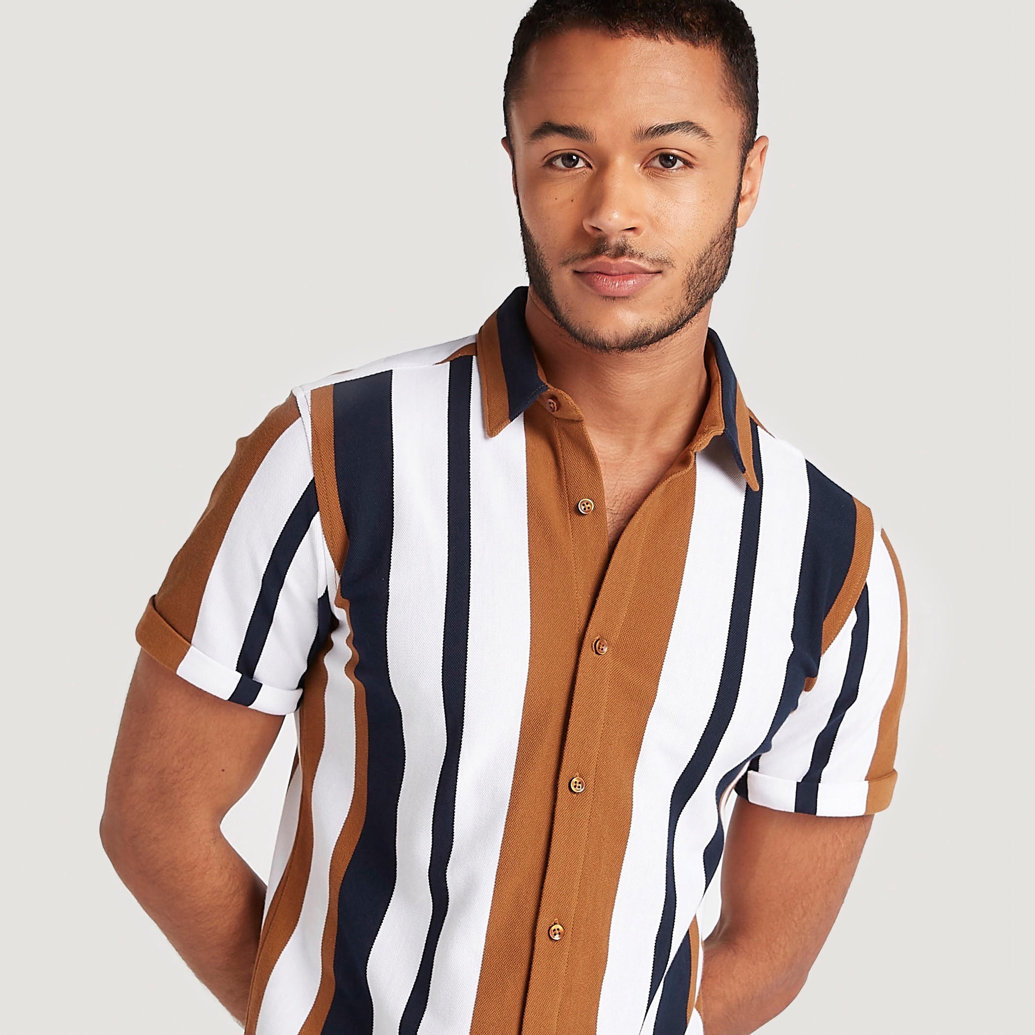 قميص مقلّم بأكمام قصيرة من آيكونيك-men-clothing-shirts-image-3