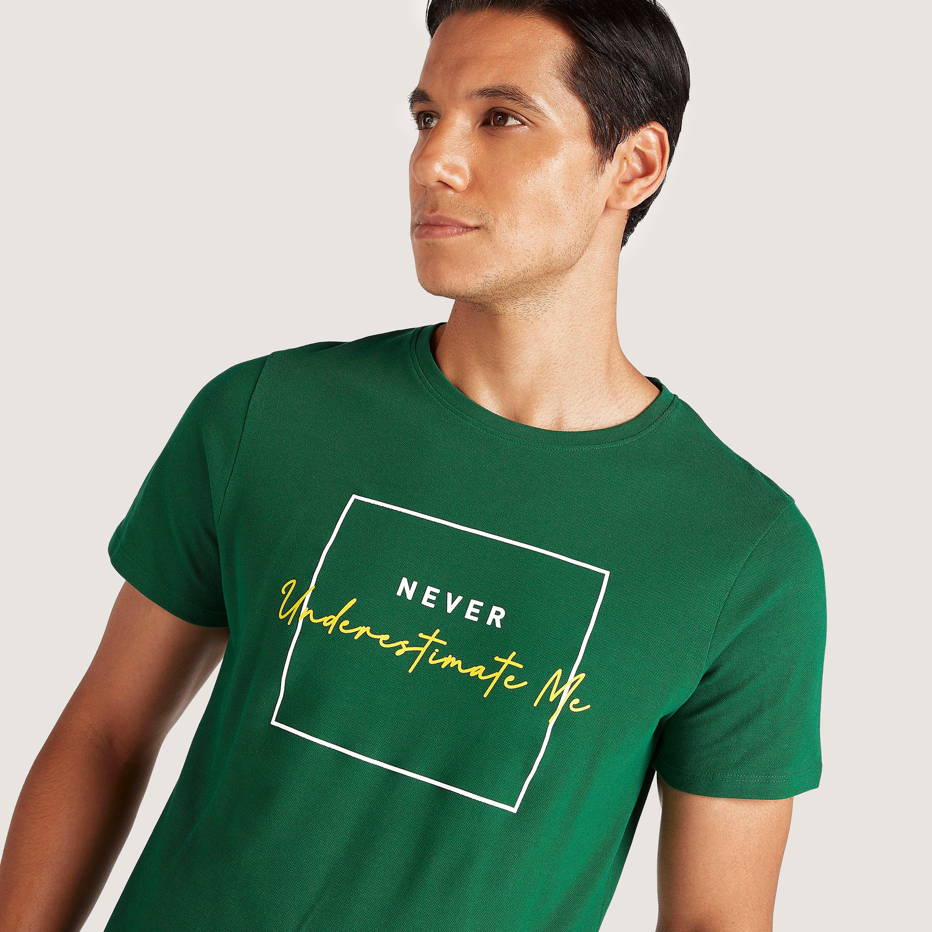 تيشيرت بياقة ضيّقة وأكمام قصيرة وطبعات من آيكونيك-men-clothing-tshirtsandpolos-tshirts-image-3