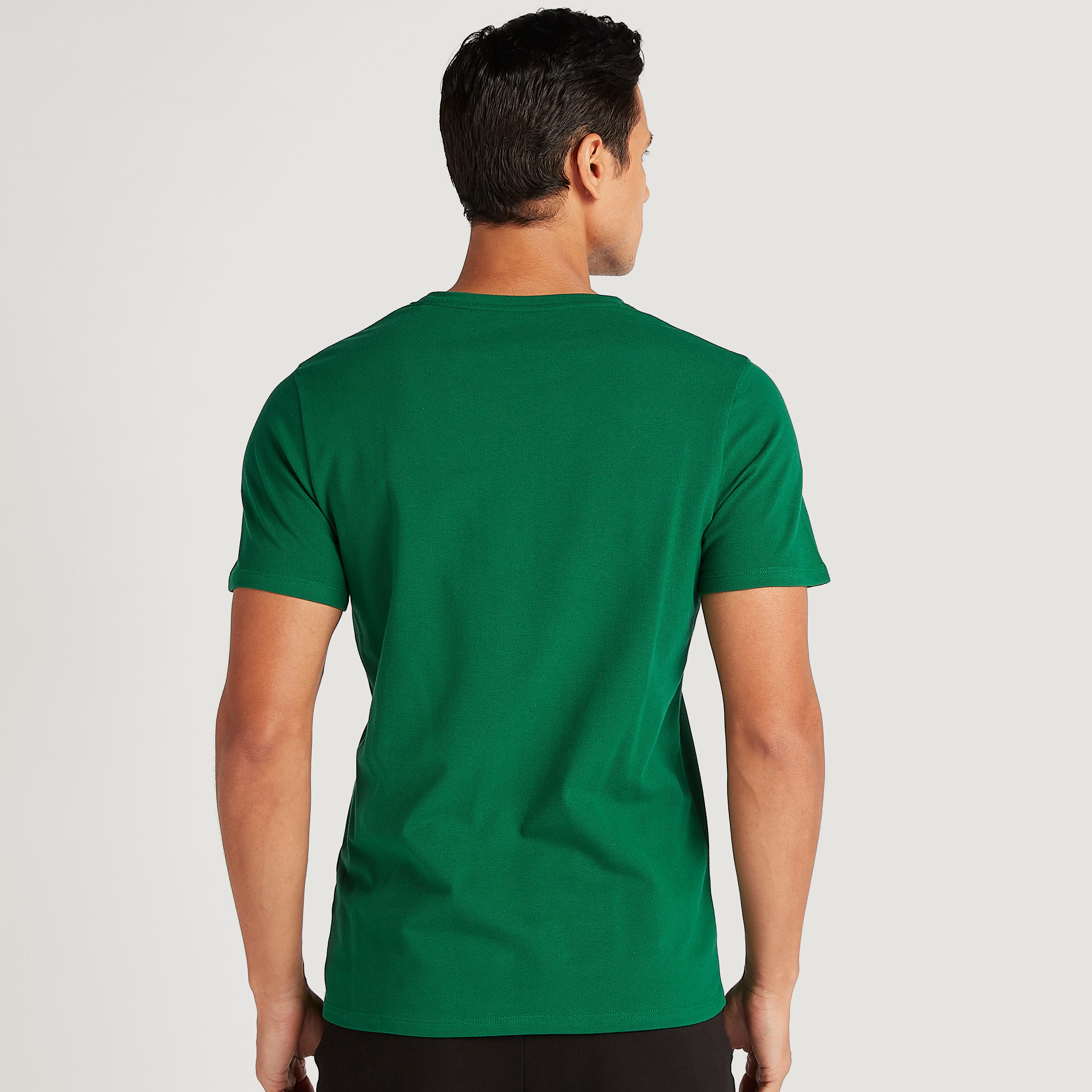 تيشيرت بياقة ضيّقة وأكمام قصيرة وطبعات من آيكونيك-men-clothing-tshirtsandpolos-tshirts-image-4
