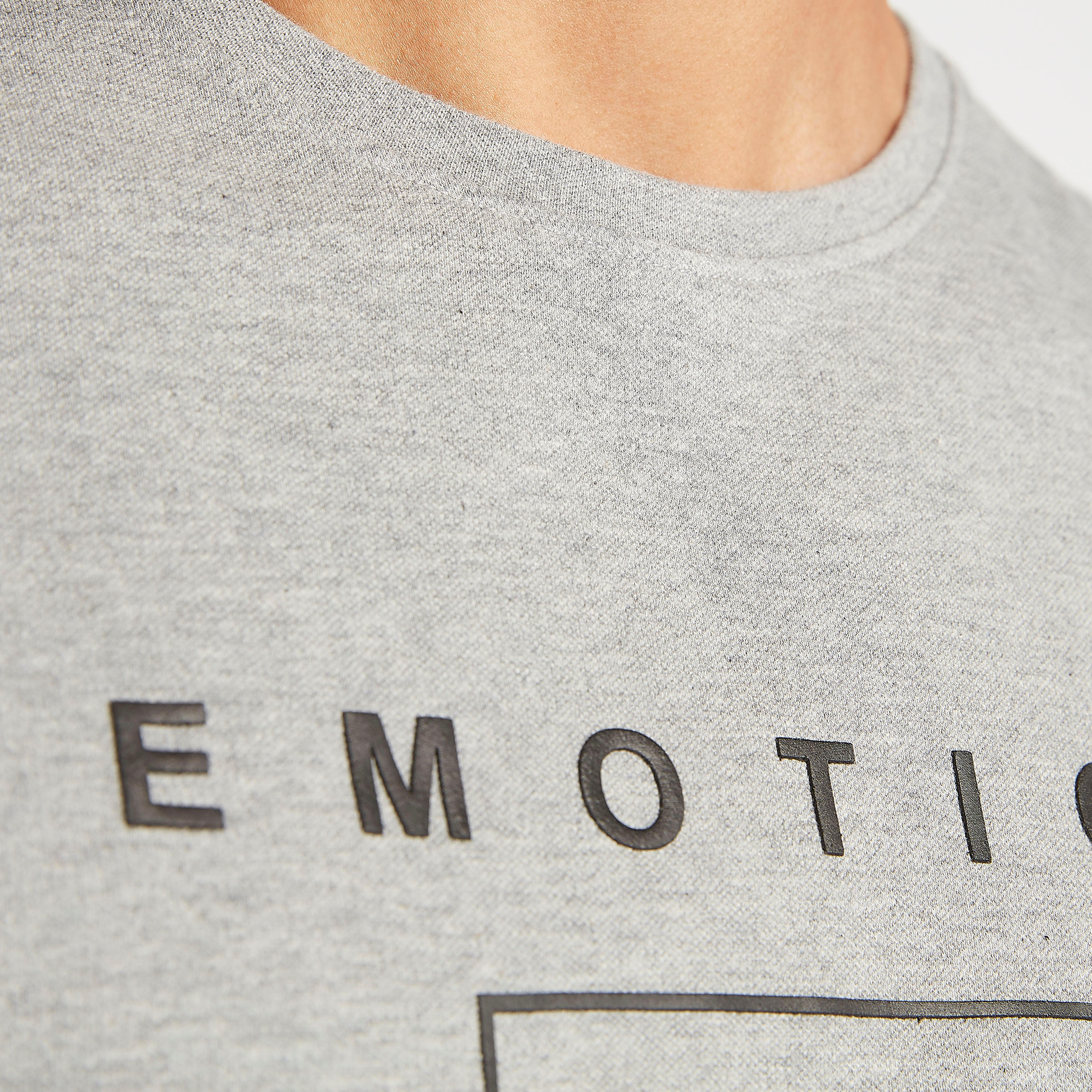 تيشيرت بياقة ضيّقة وأكمام قصيرة وطبعات من آيكونيك-men-clothing-tshirtsandpolos-tshirts-image-1