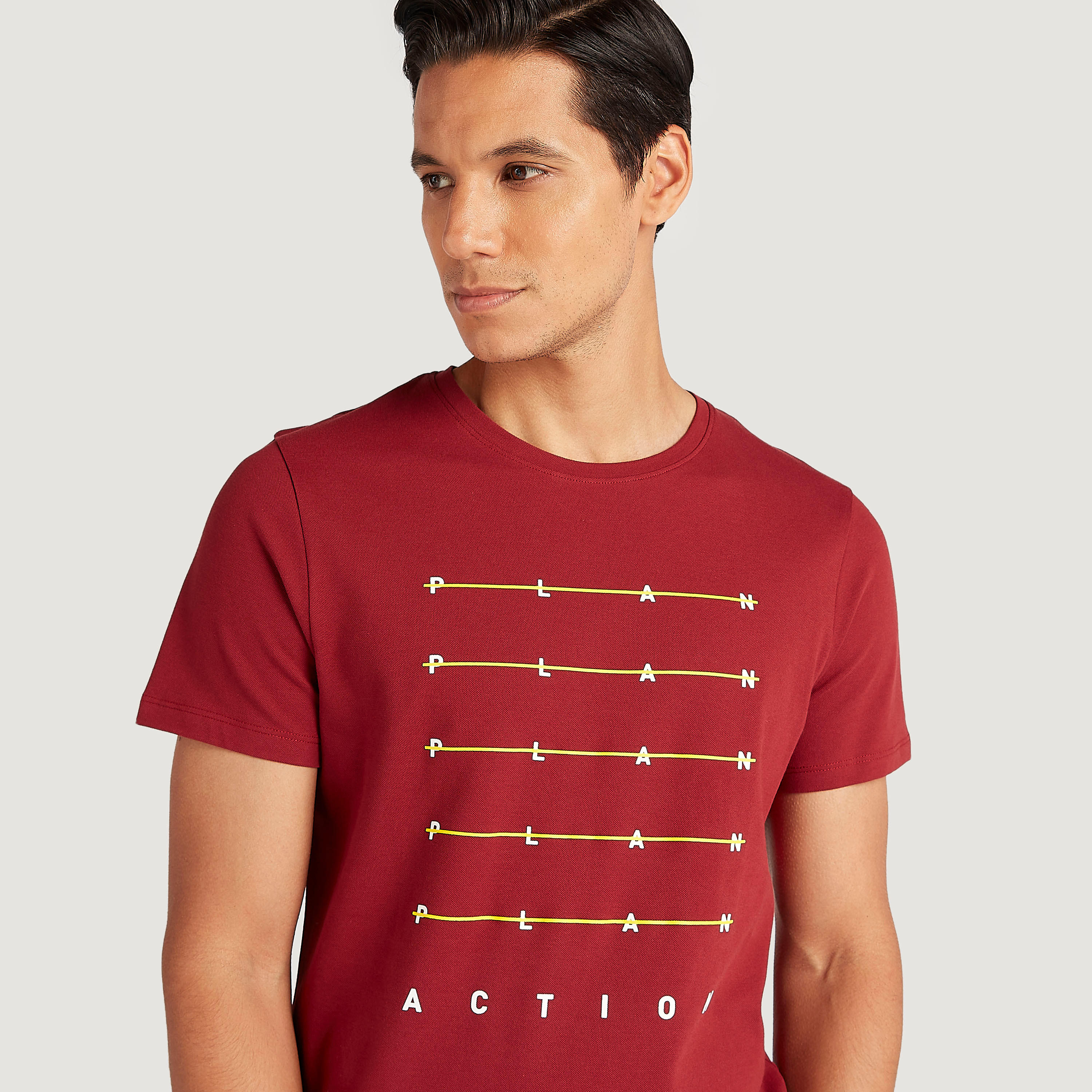 تيشيرت بياقة ضيّقة وأكمام قصيرة وطبعات من آيكونيك-men-clothing-tshirtsandpolos-tshirts-image-3