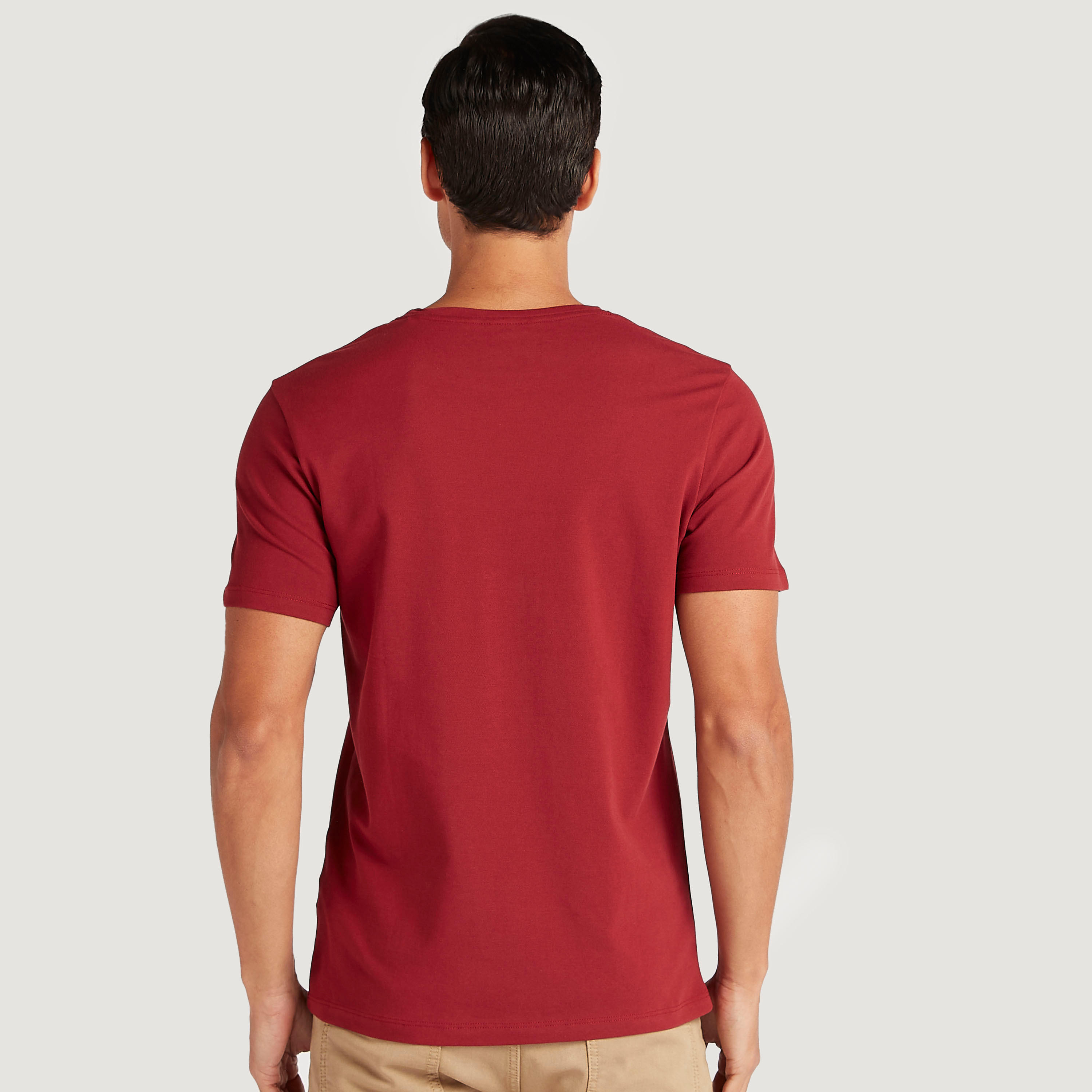 تيشيرت بياقة ضيّقة وأكمام قصيرة وطبعات من آيكونيك-men-clothing-tshirtsandpolos-tshirts-image-2