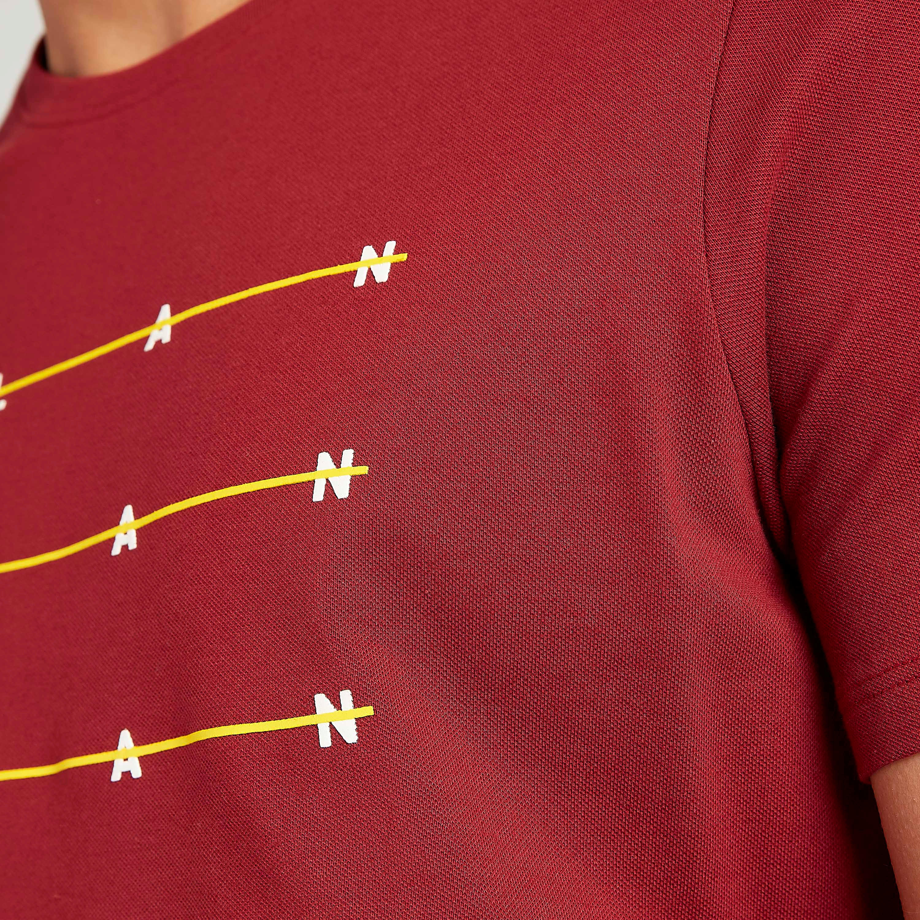 تيشيرت بياقة ضيّقة وأكمام قصيرة وطبعات من آيكونيك-men-clothing-tshirtsandpolos-tshirts-image-1