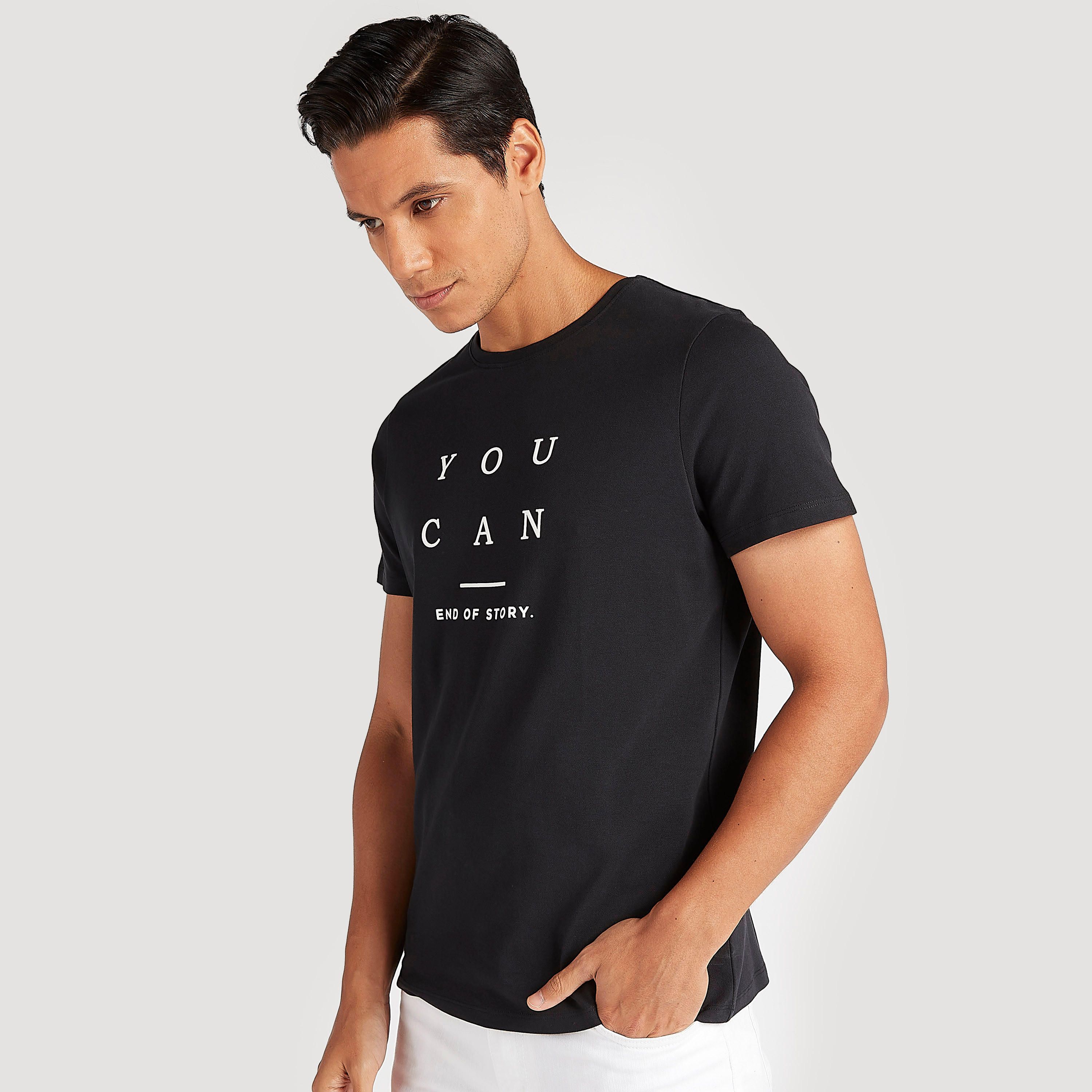 تيشيرت بياقة ضيّقة وأكمام قصيرة وطبعات من آيكونيك-men-clothing-tshirtsandpolos-tshirts-image-5