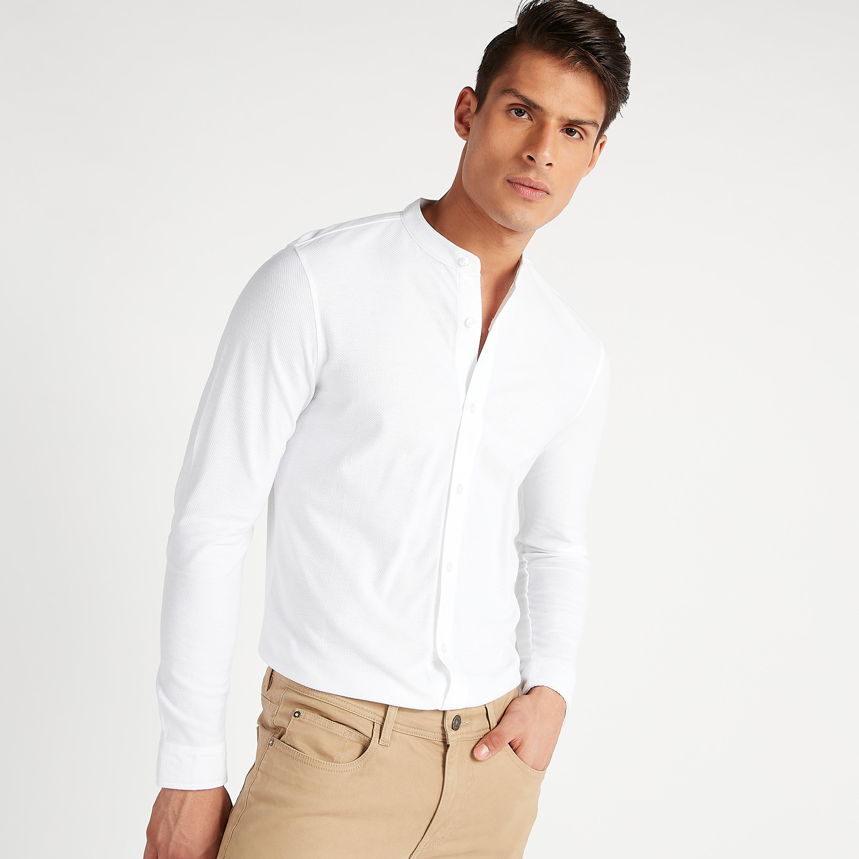 قميص بارز الملمس بقصّة سليم وياقة ماندارين وأكمام طويلة من آيكونيك-men-clothing-shirts-image-1