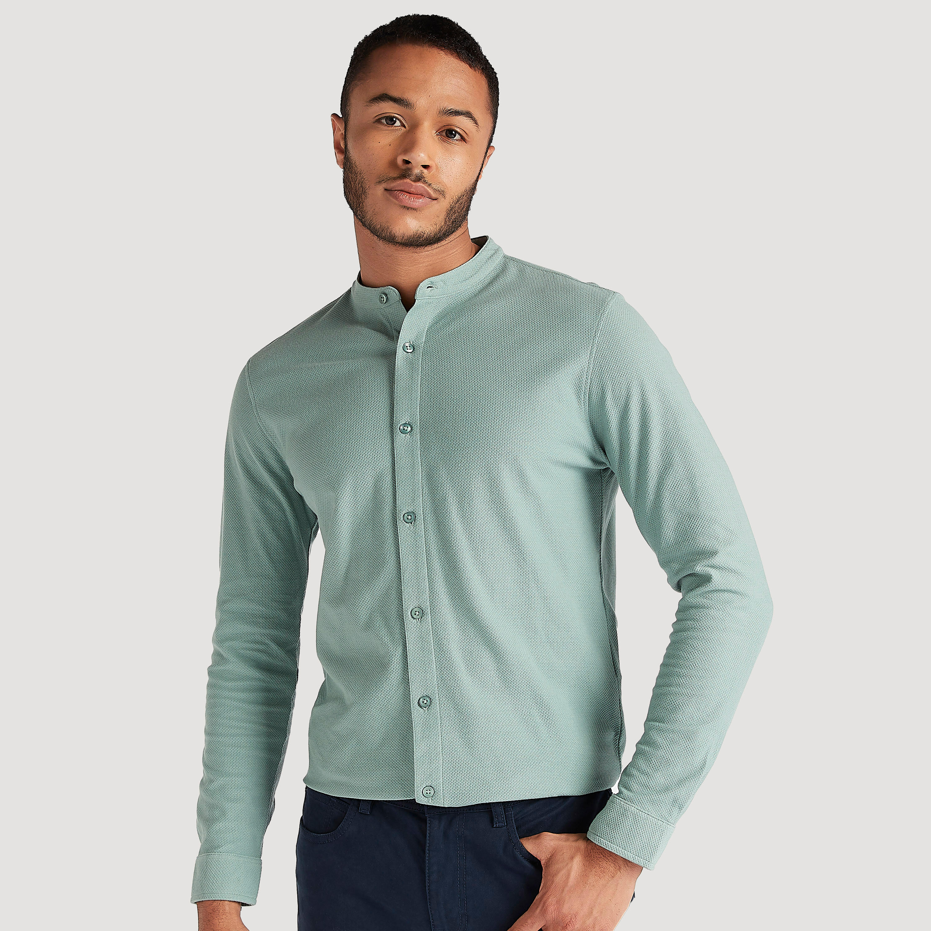 قميص بارز الملمس بياقة ماندارين من آيكونيك-men-clothing-shirts-image-1