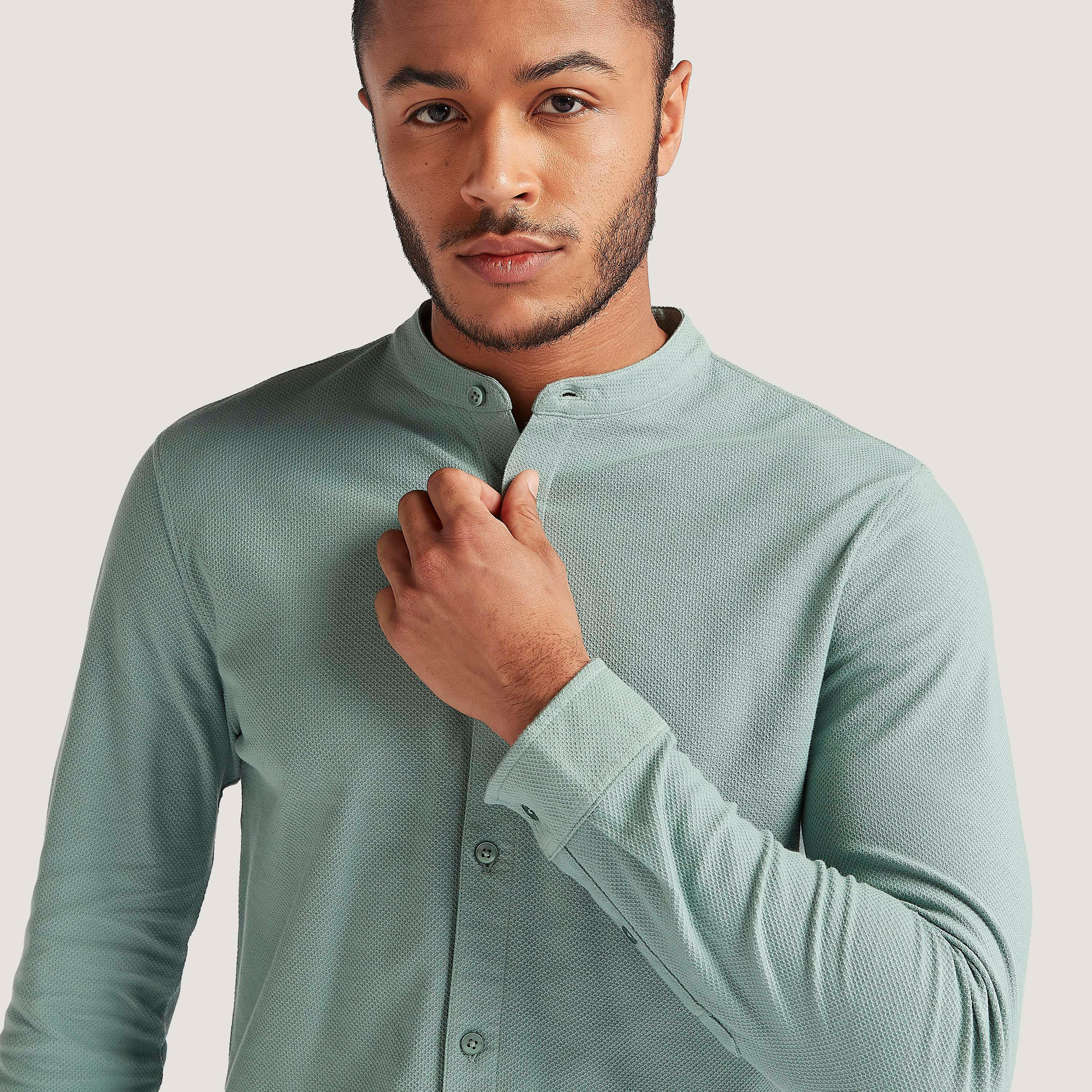 قميص بارز الملمس بياقة ماندارين من آيكونيك-men-clothing-shirts-image-3