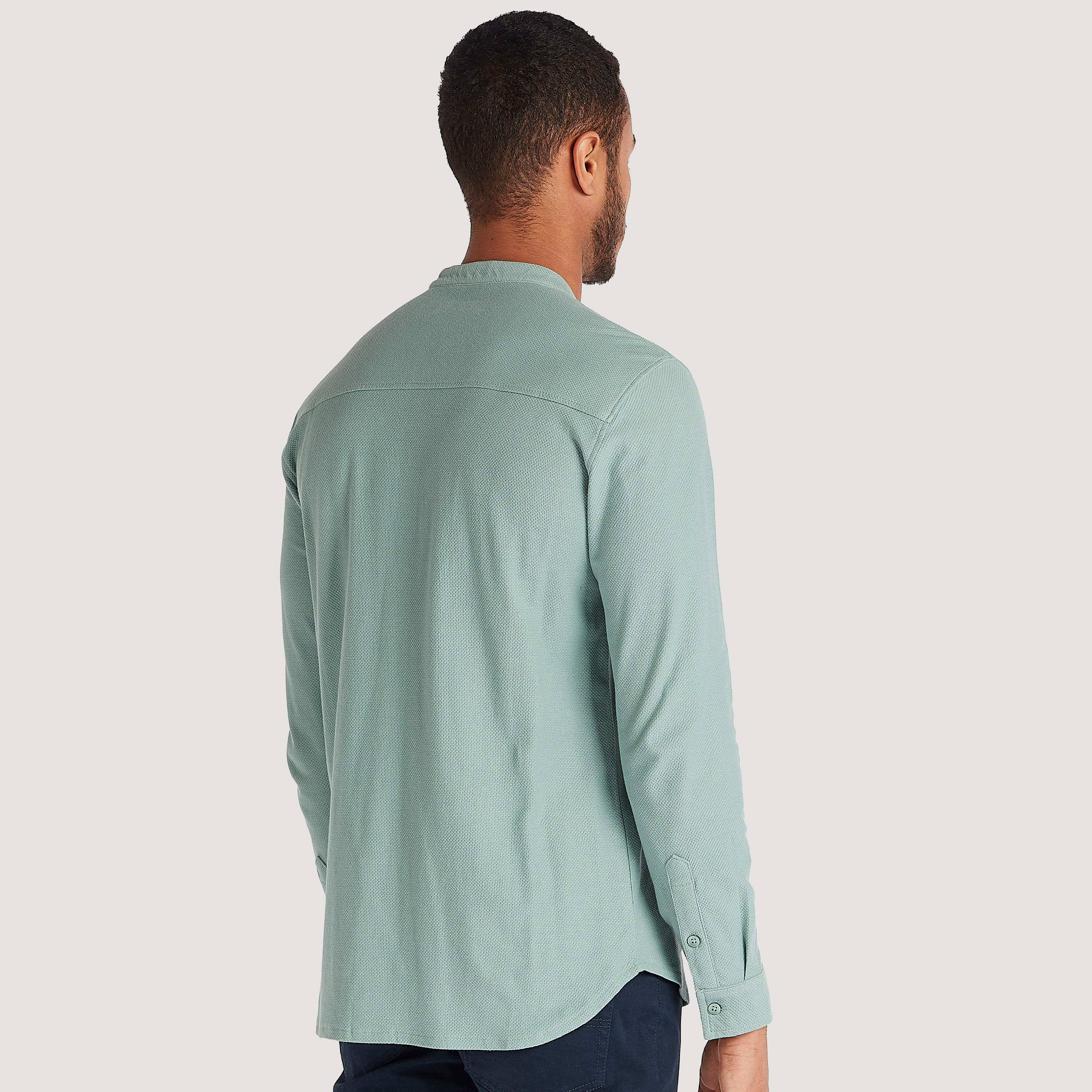 قميص بارز الملمس بياقة ماندارين من آيكونيك-men-clothing-shirts-image-4