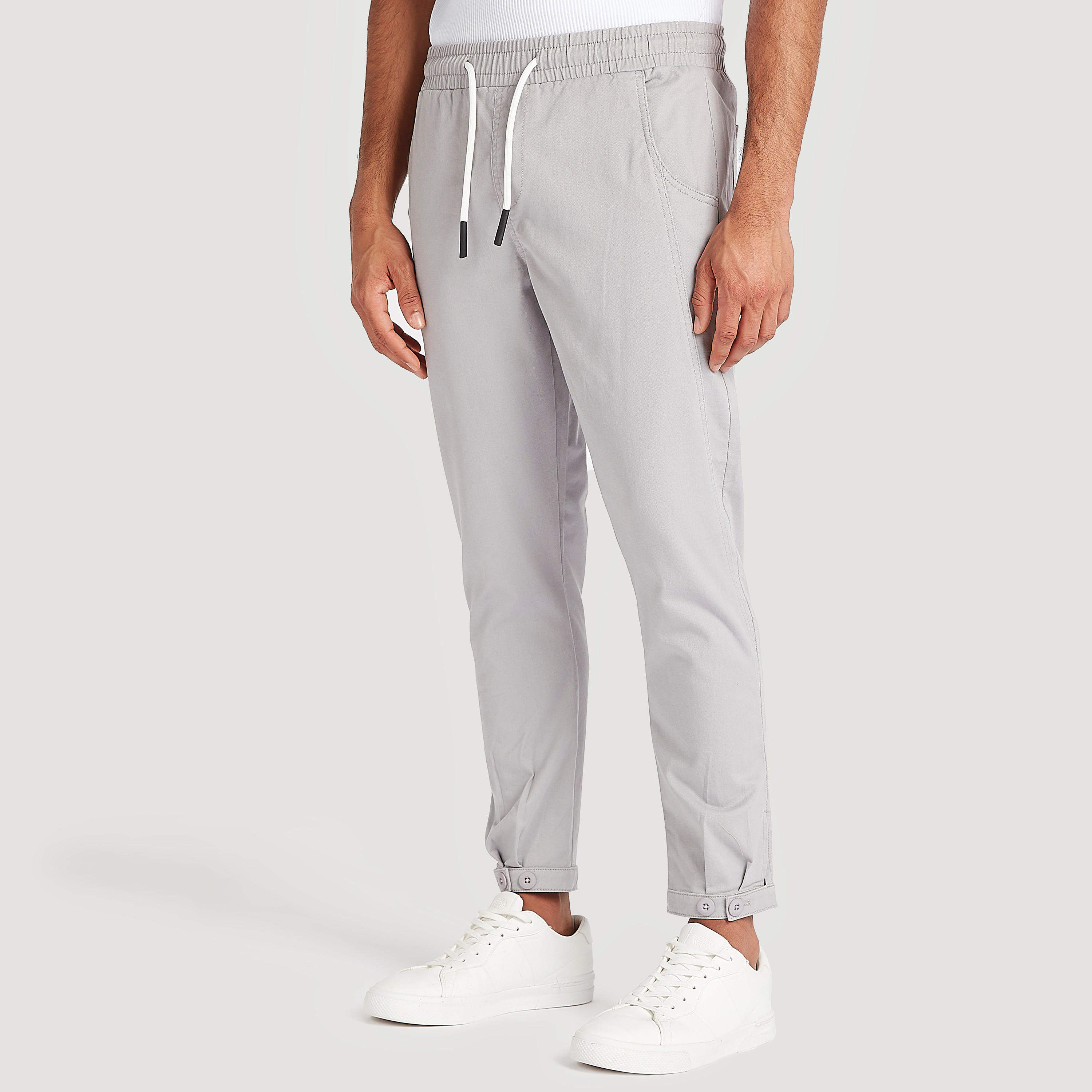 بنطلون سادة بخصر مرن من آيكونيك-men-clothing-bottoms-trousersandchinos-trousers-image-1