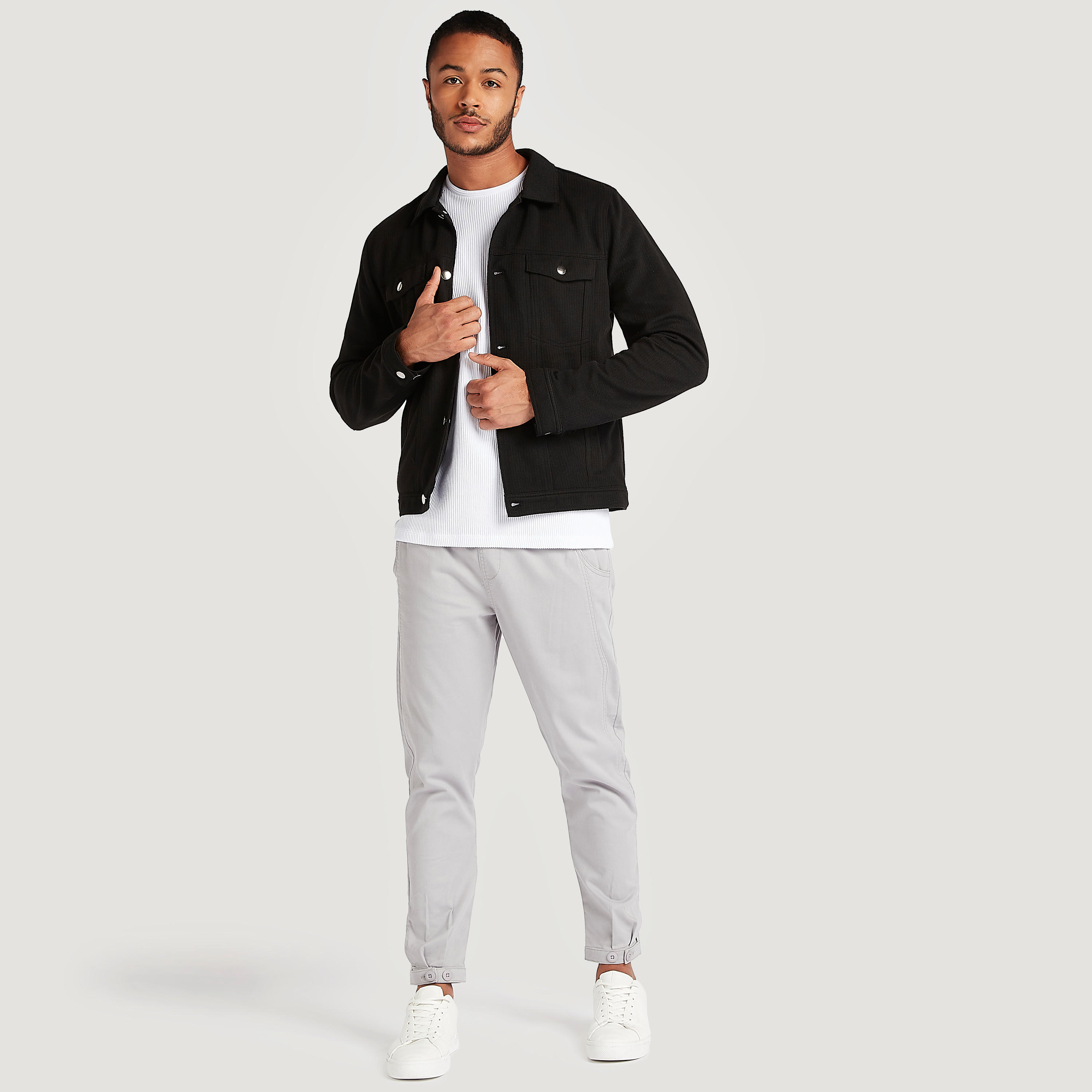 بنطلون سادة بخصر مرن من آيكونيك-men-clothing-bottoms-trousersandchinos-trousers-image-2