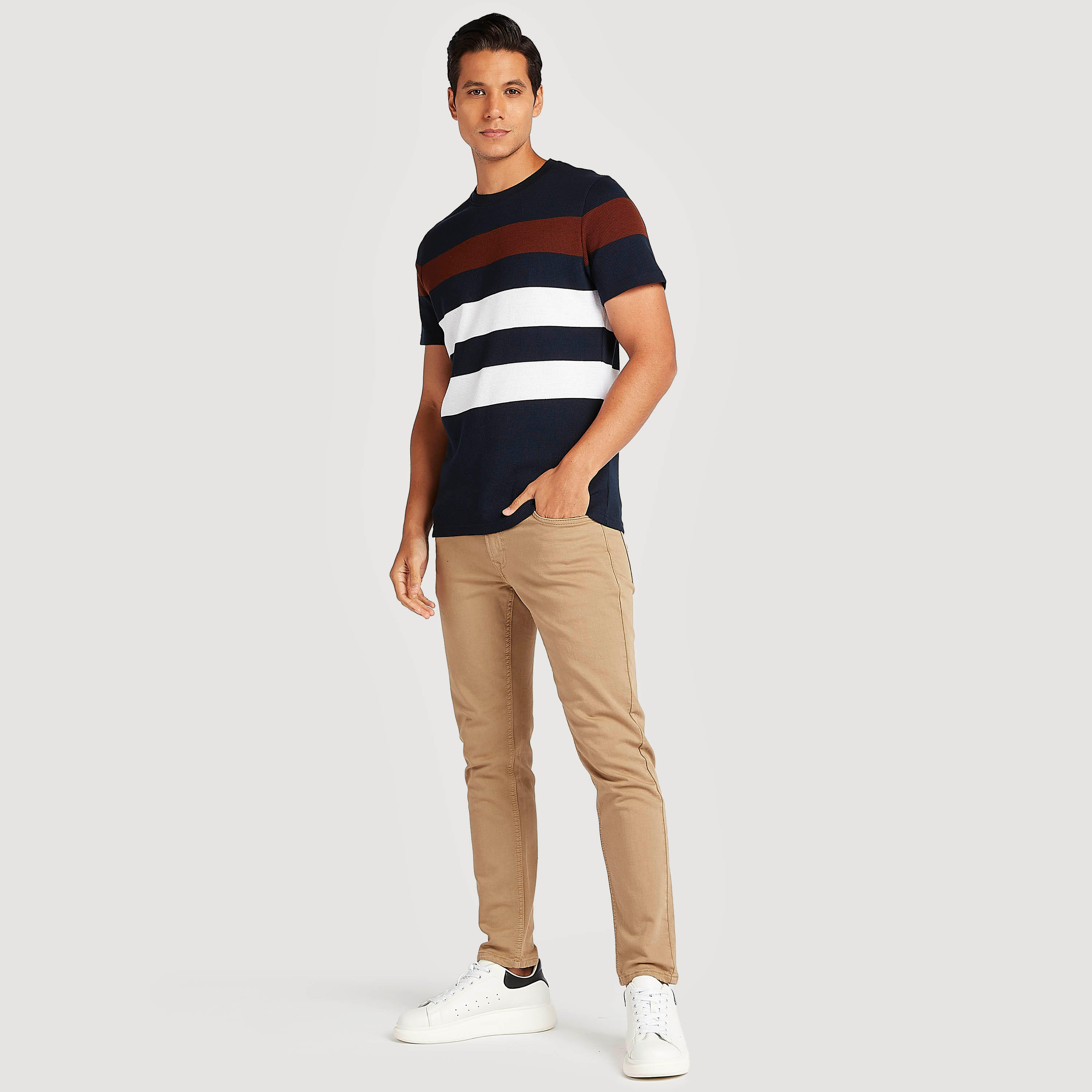 تيشيرت مقلّم بياقة ضيّقة وأكمام قصيرة من بوسيني-men-clothing-tshirtsandpolos-tshirts-image-2