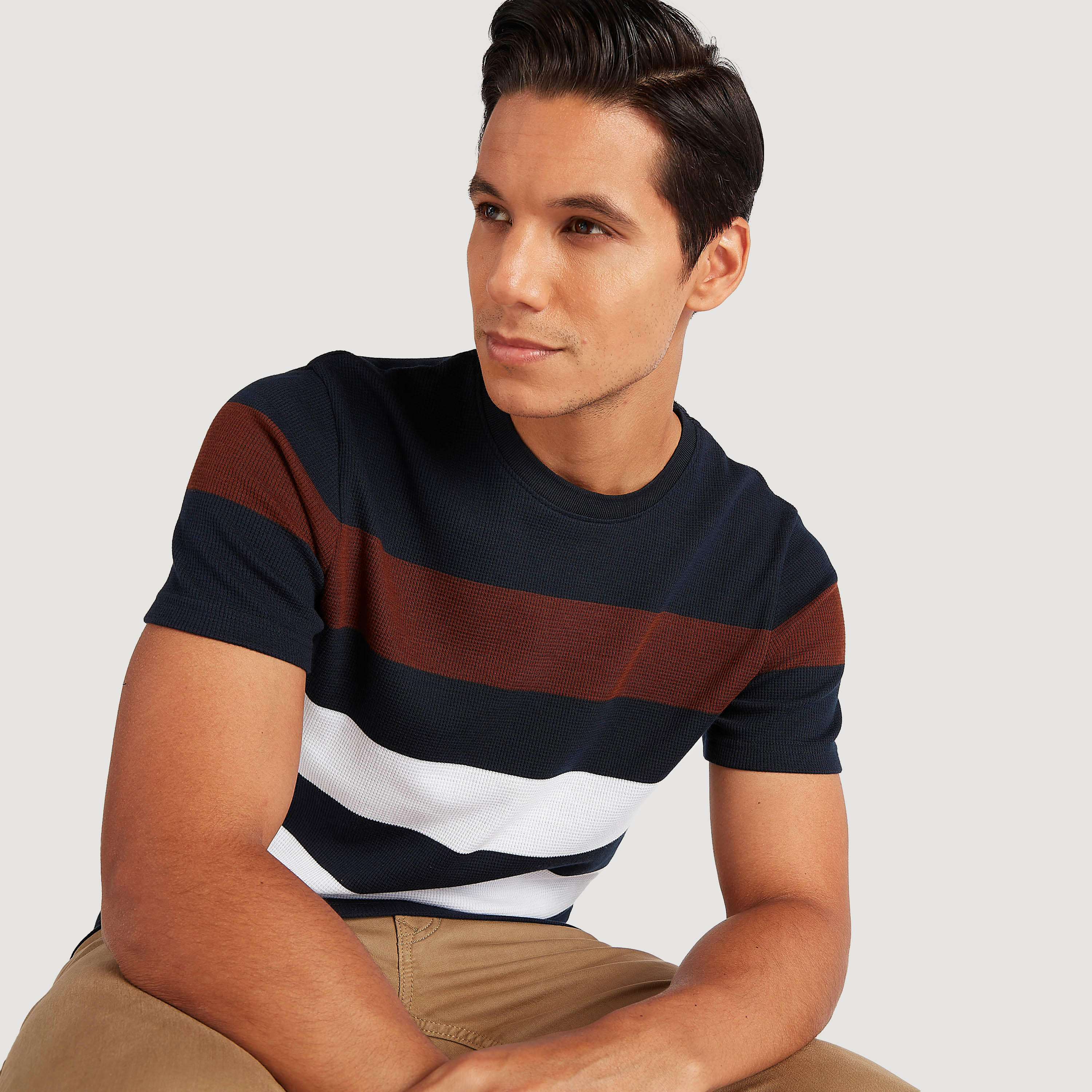 تيشيرت مقلّم بياقة ضيّقة وأكمام قصيرة من بوسيني-men-clothing-tshirtsandpolos-tshirts-image-5